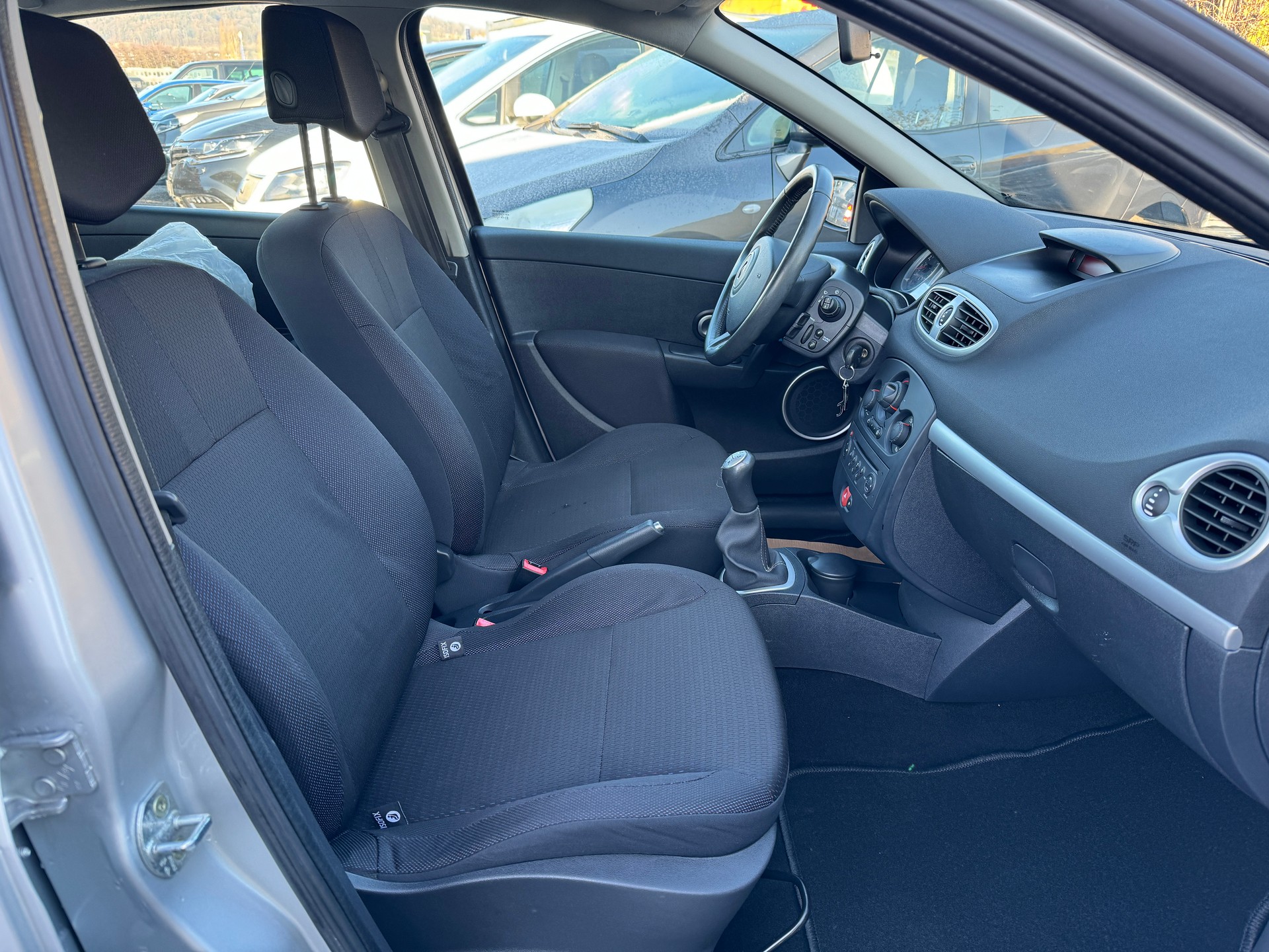 RENAULT Clio 1.6 16V Dynamique-image-8