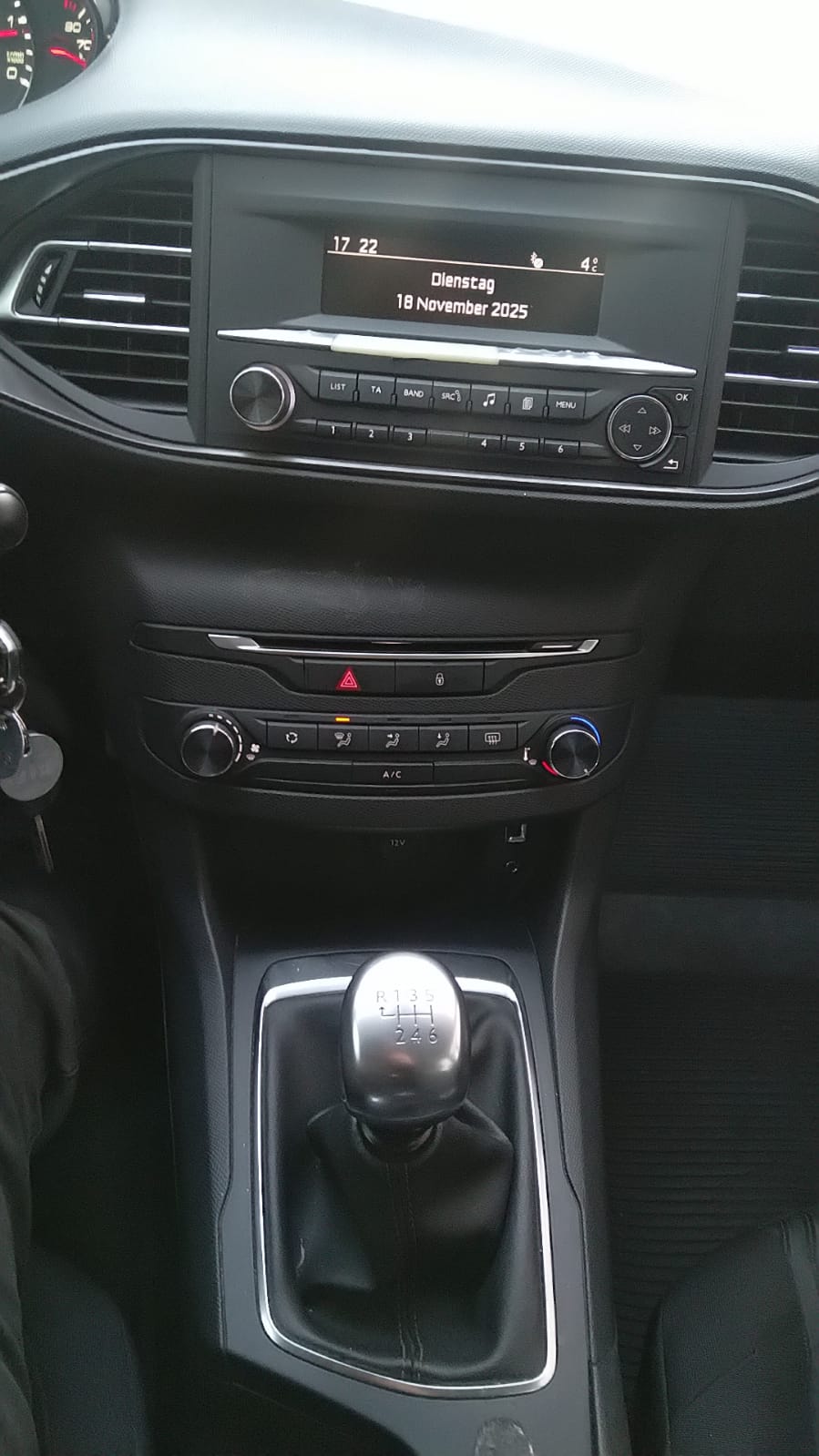 PEUGEOT 308 SW 1.6 BlueHDI Allure-image-8