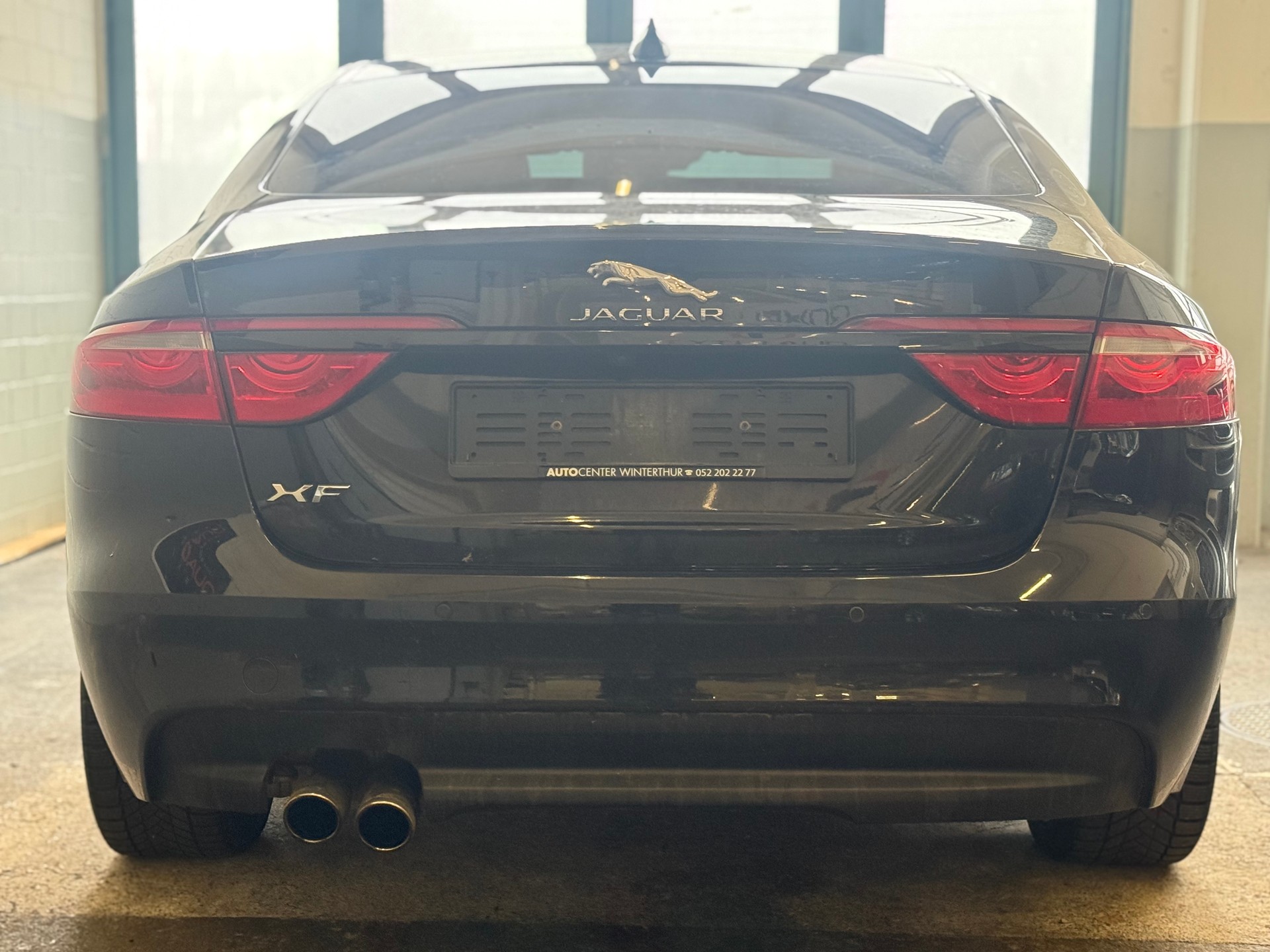 JAGUAR XF 20d Prestige Automatic-image-3