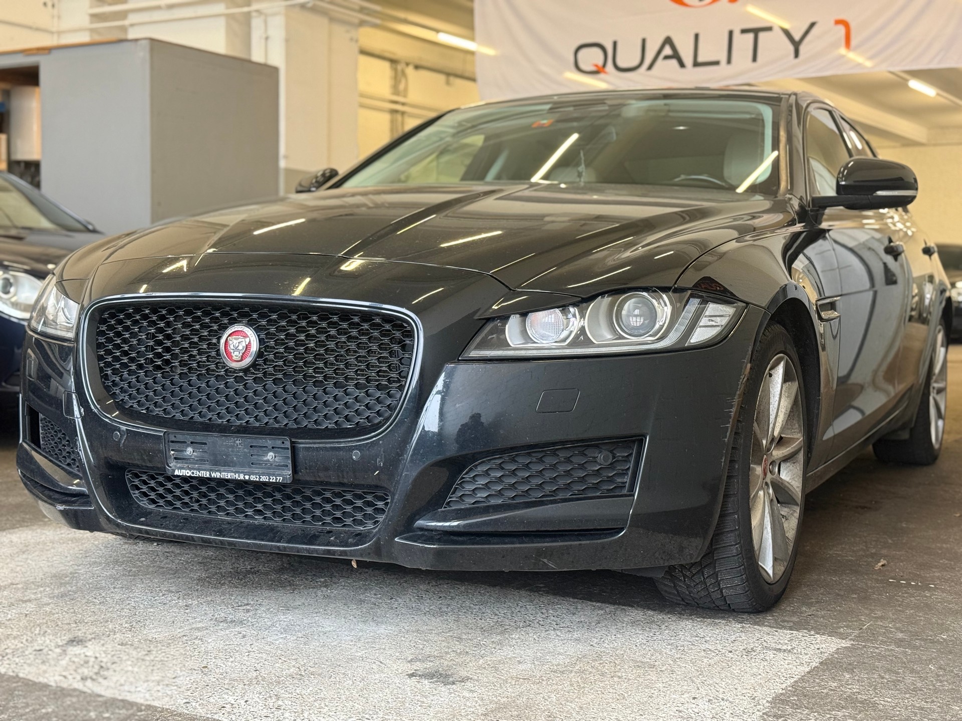 JAGUAR XF 20d Prestige Automatic-image-1