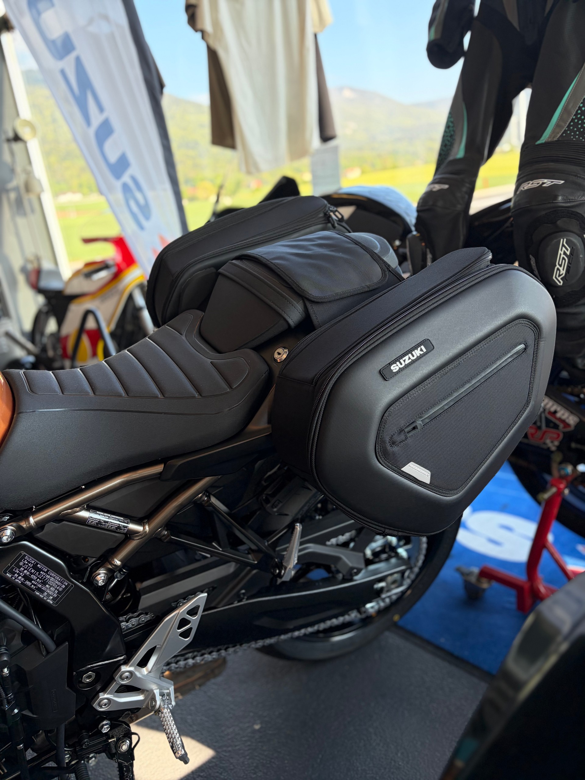 SUZUKI GSX-8T-image-2