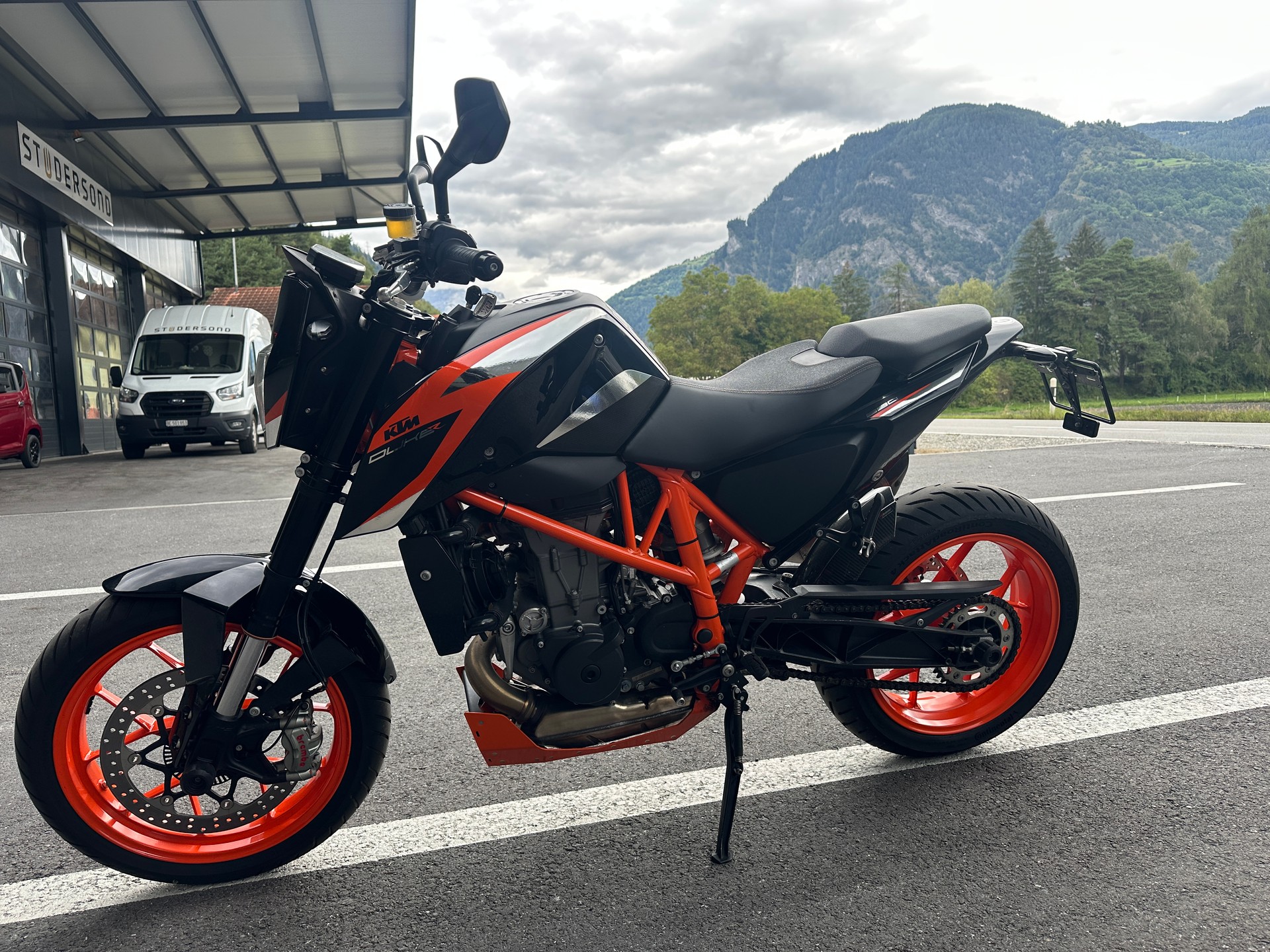 KTM 690 Duke R ABS-image-4