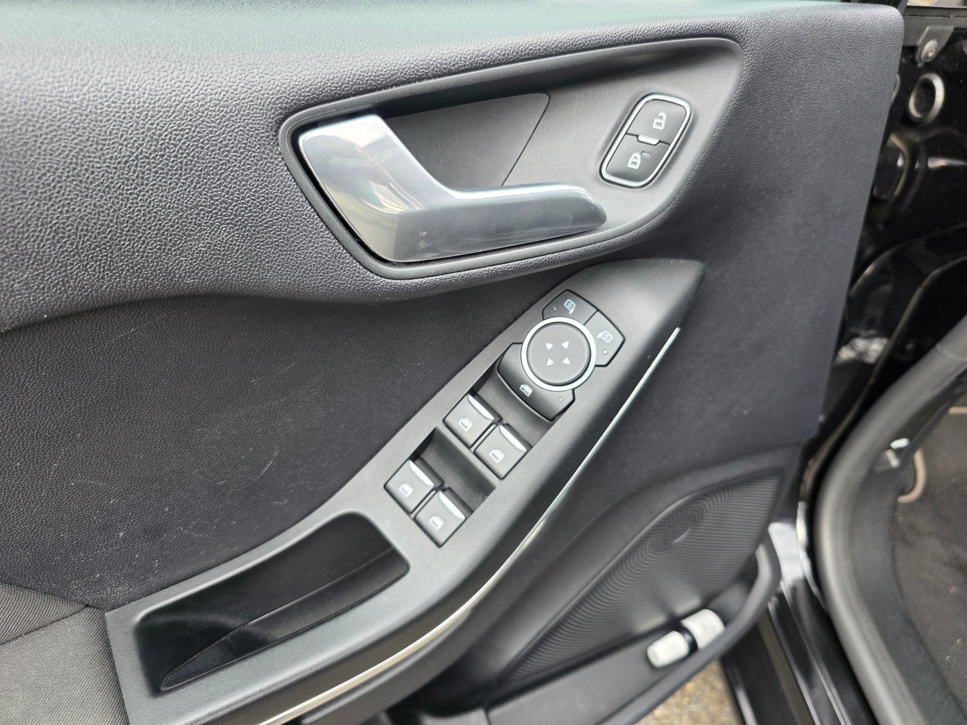 FORD Fiesta 1.0 Titanium X Automat-image-15