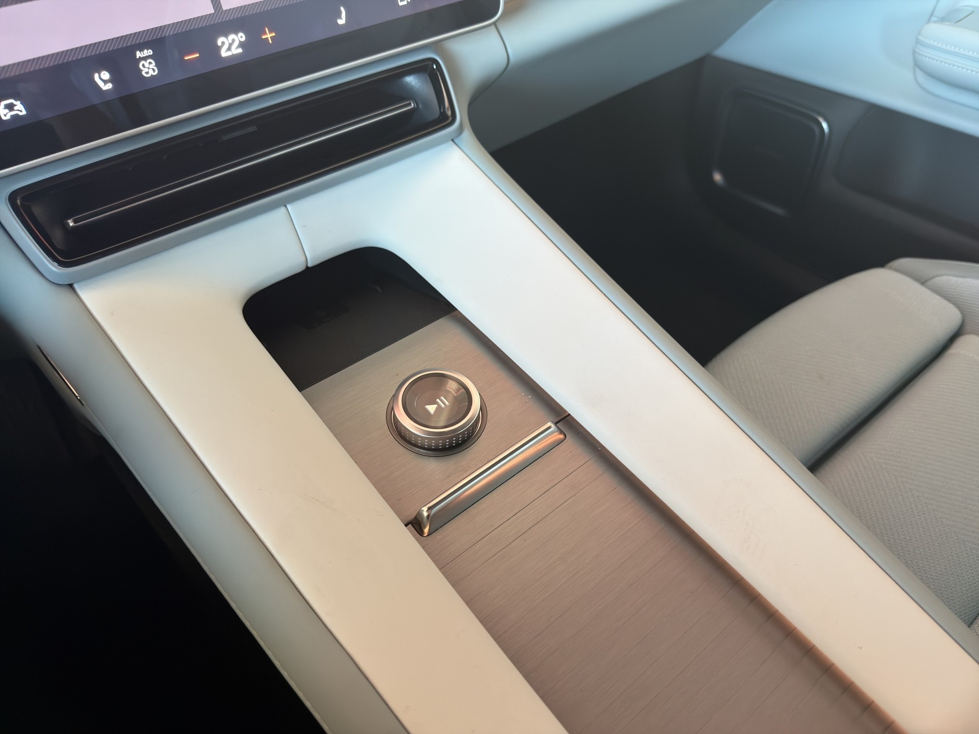 POLESTAR 4 Long Range Dual Motor Plus Pilot-image-43
