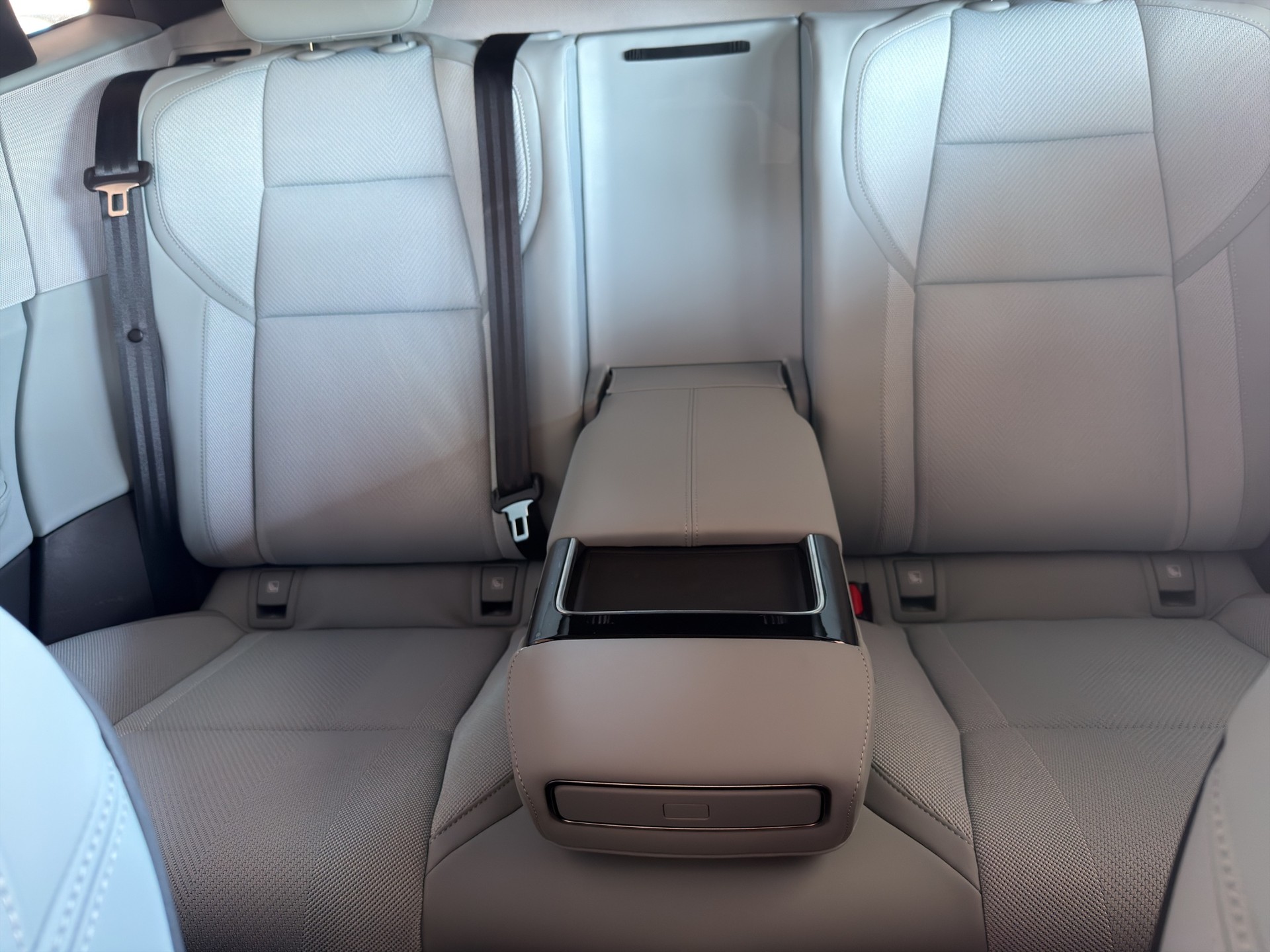 POLESTAR 4 Long Range Dual Motor Plus Pilot-image-46