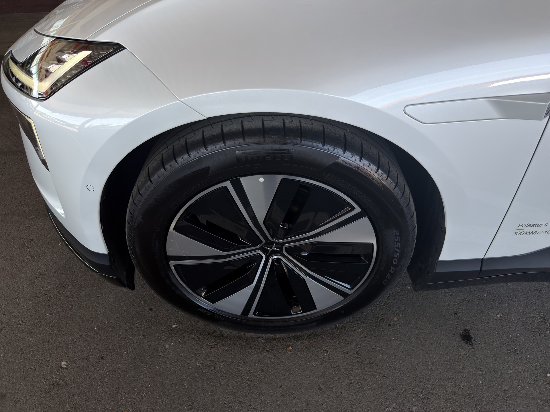 POLESTAR 4 Long Range Dual Motor Plus Pilot-image-28