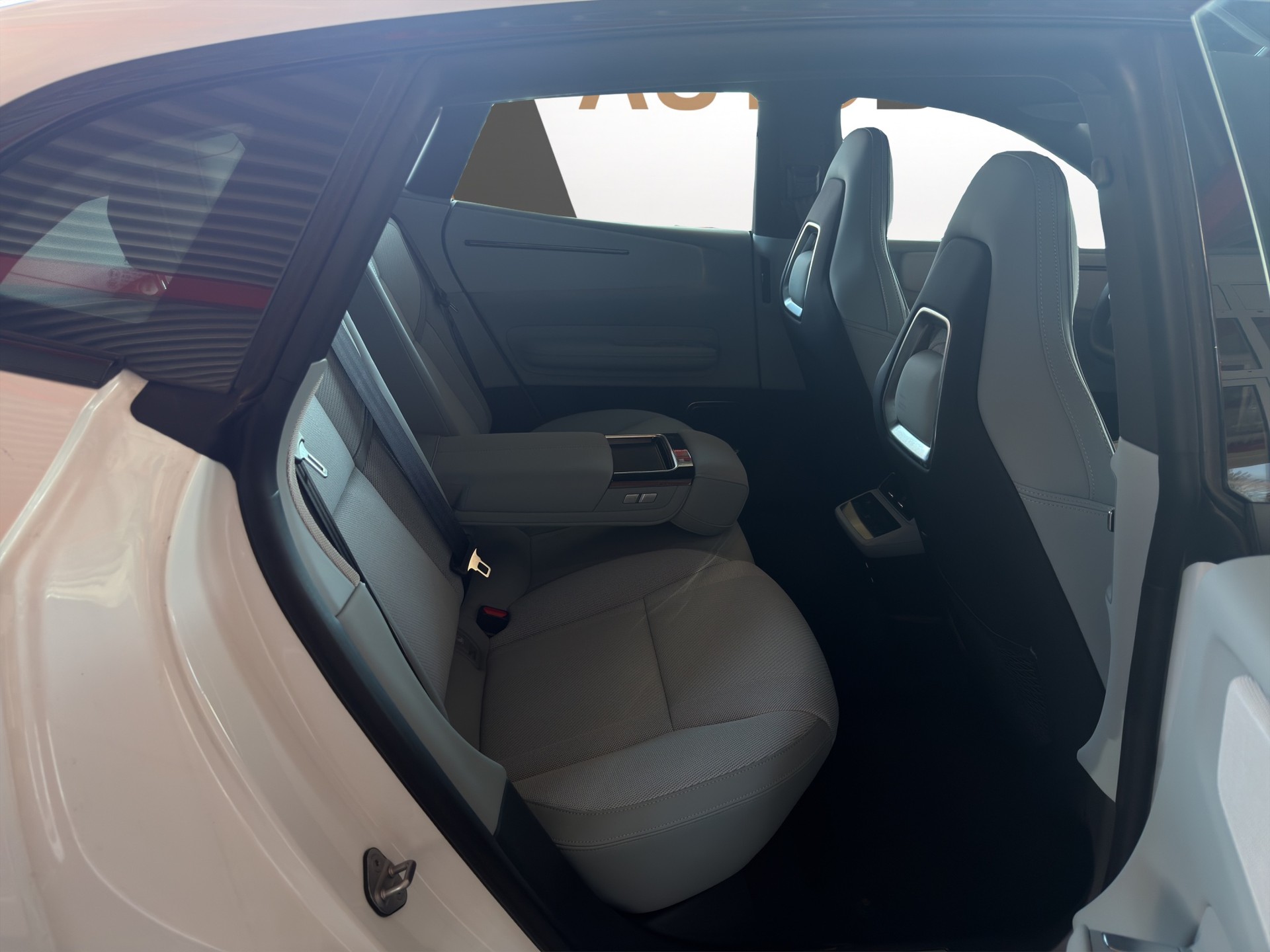 POLESTAR 4 Long Range Dual Motor Plus Pilot-image-15