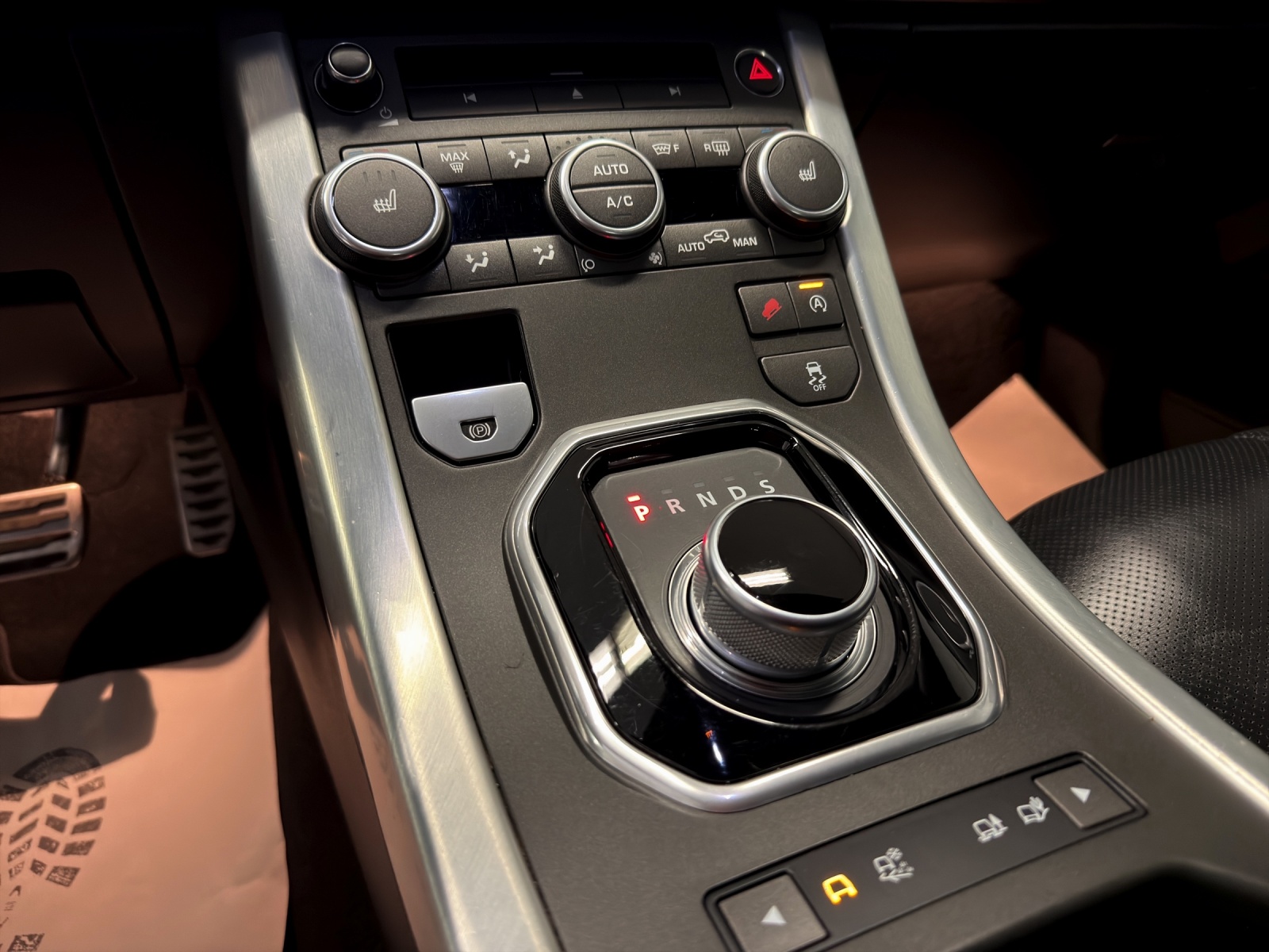 LAND ROVER Range Rover Evoque 2.0 TD4 HSE Dynamic AT9-image-10