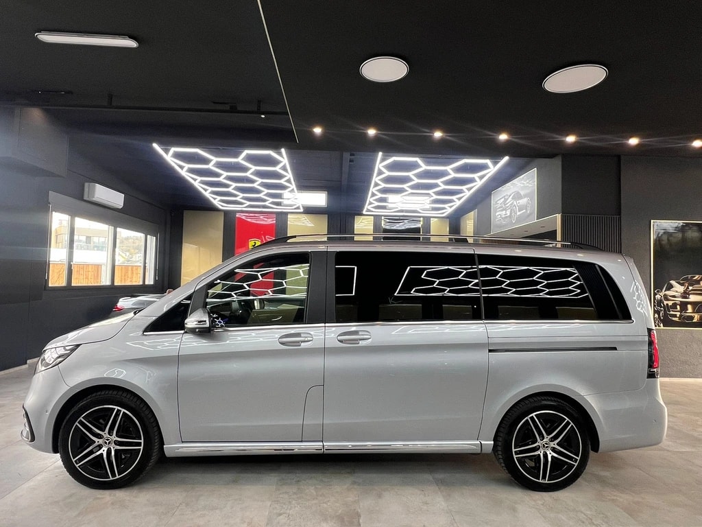 MERCEDES-BENZ V 300 d lang AMG Line Avantgarde 4Matic 9G-Tronic-image-7