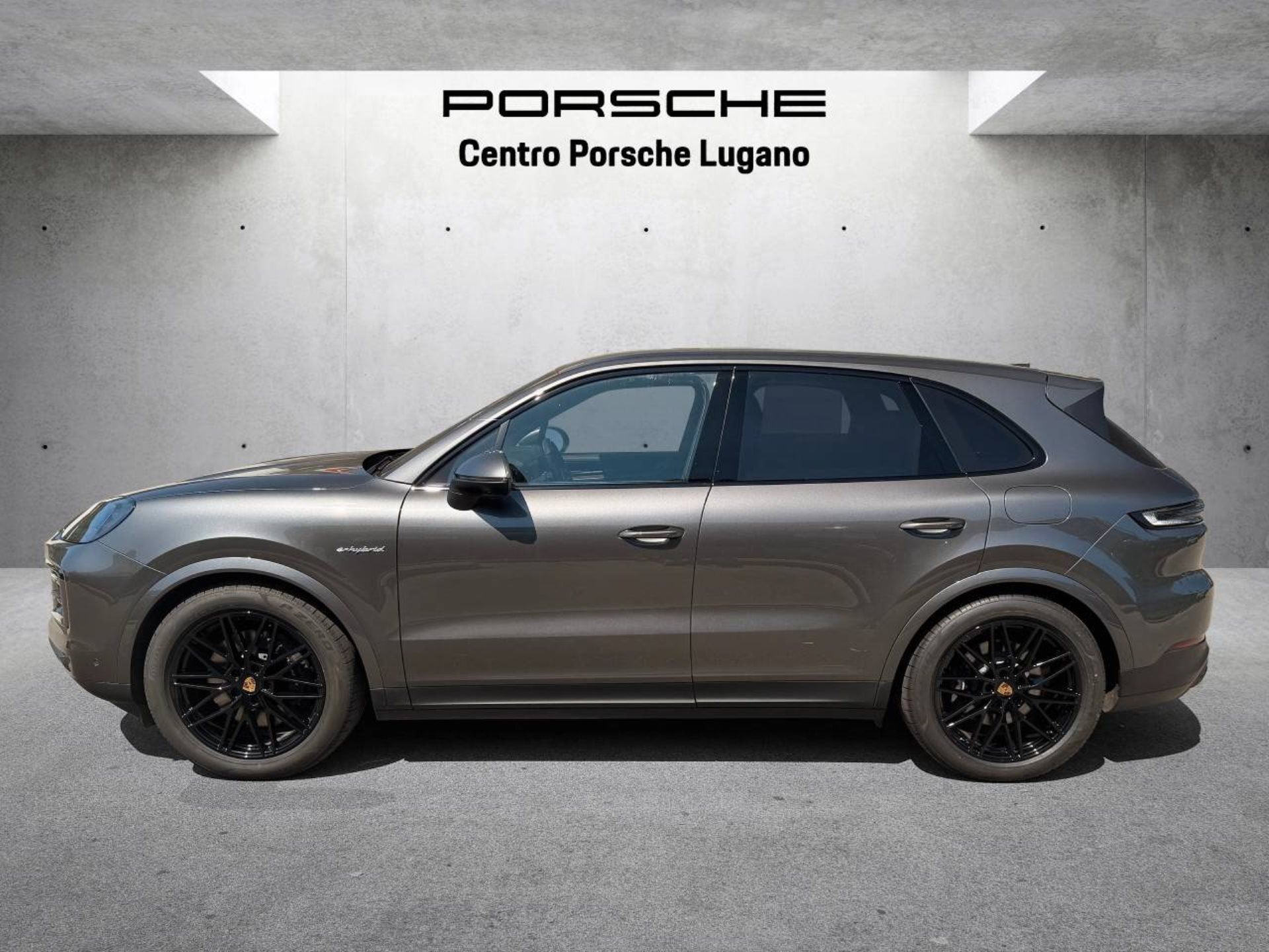 PORSCHE Cayenne E-Hybrid (MY24)-image-1