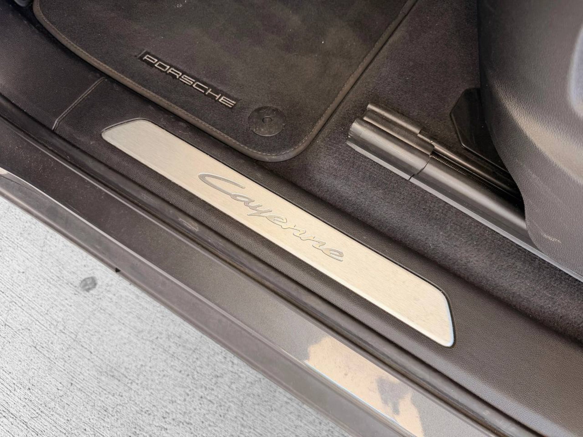 PORSCHE Cayenne E-Hybrid (MY24)-image-25