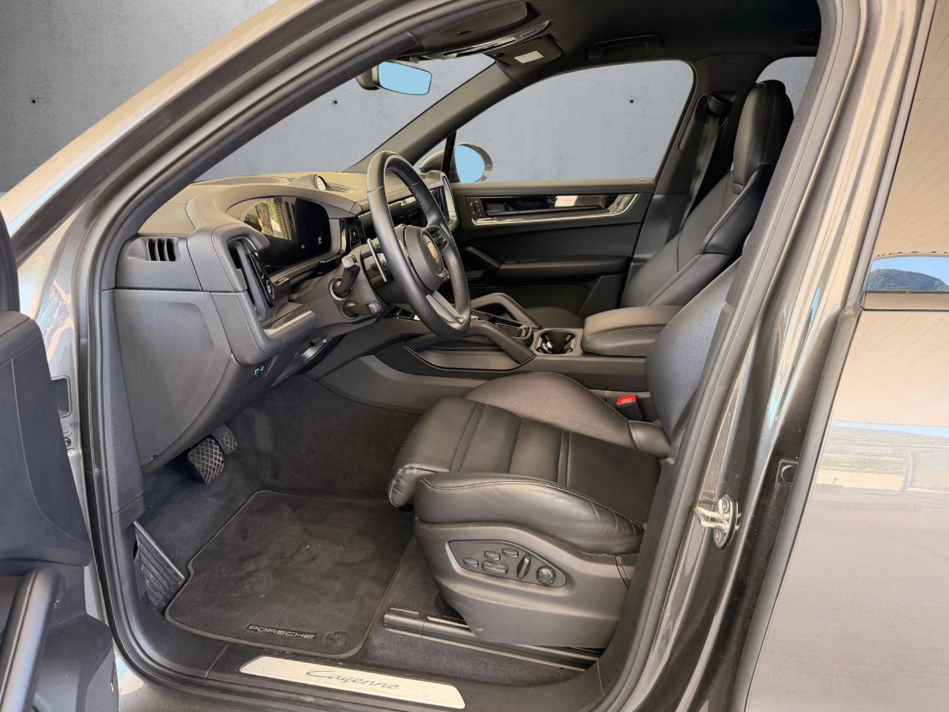 PORSCHE Cayenne E-Hybrid (MY24)-image-3