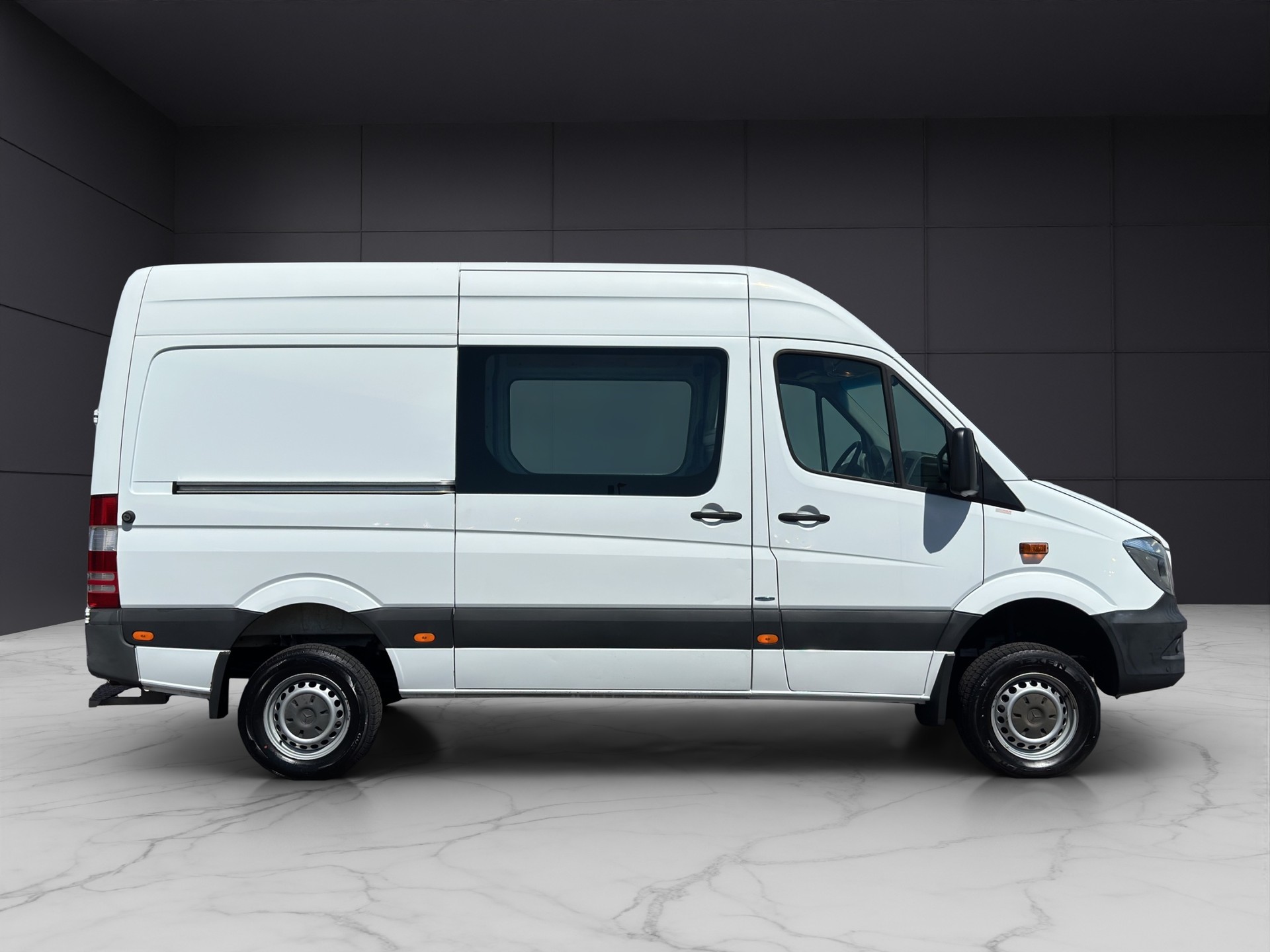 MERCEDES-BENZ Sprinter 316 CDI Standard 4x4 Automat-image-6