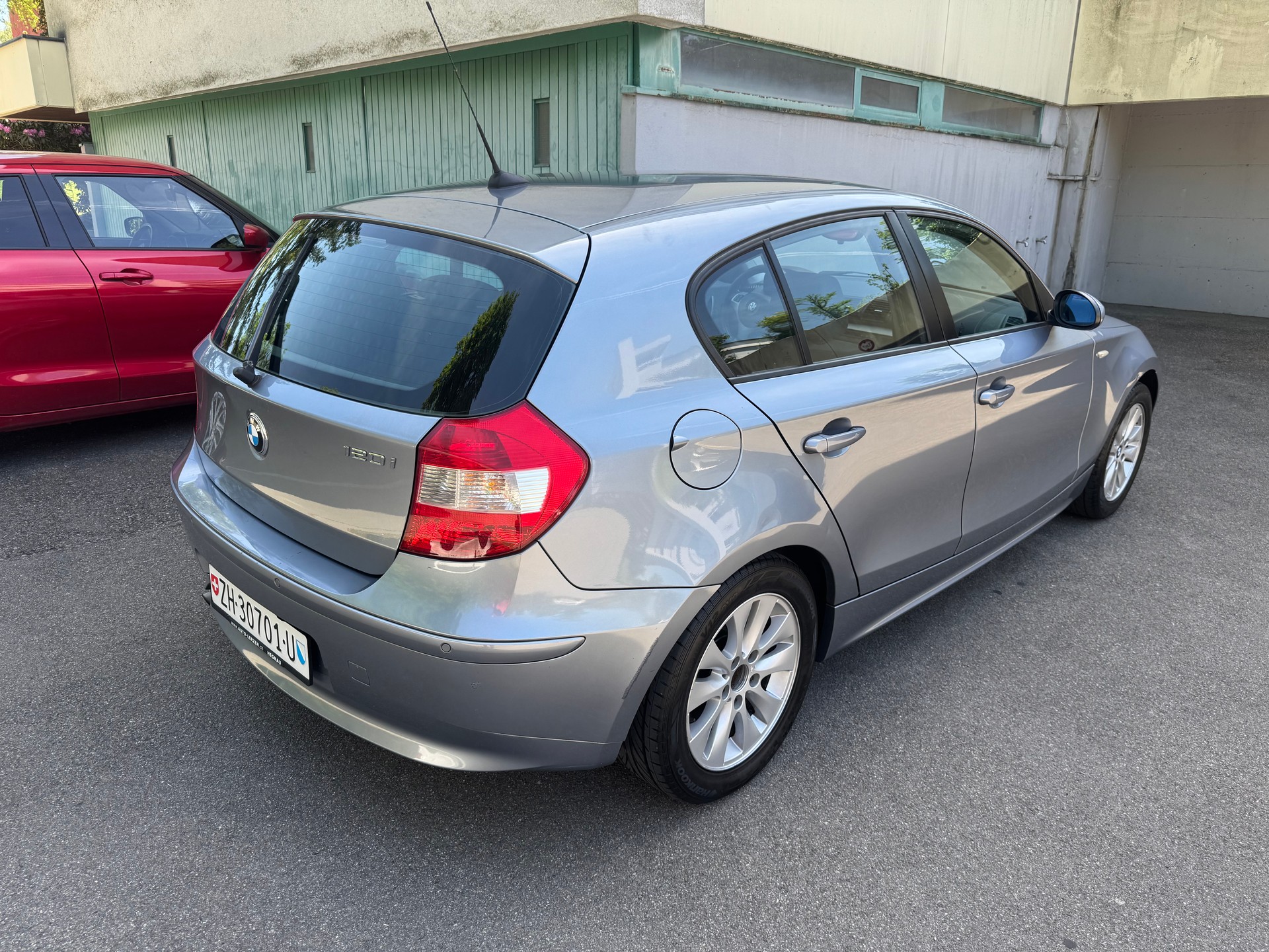 BMW 120i-image-10
