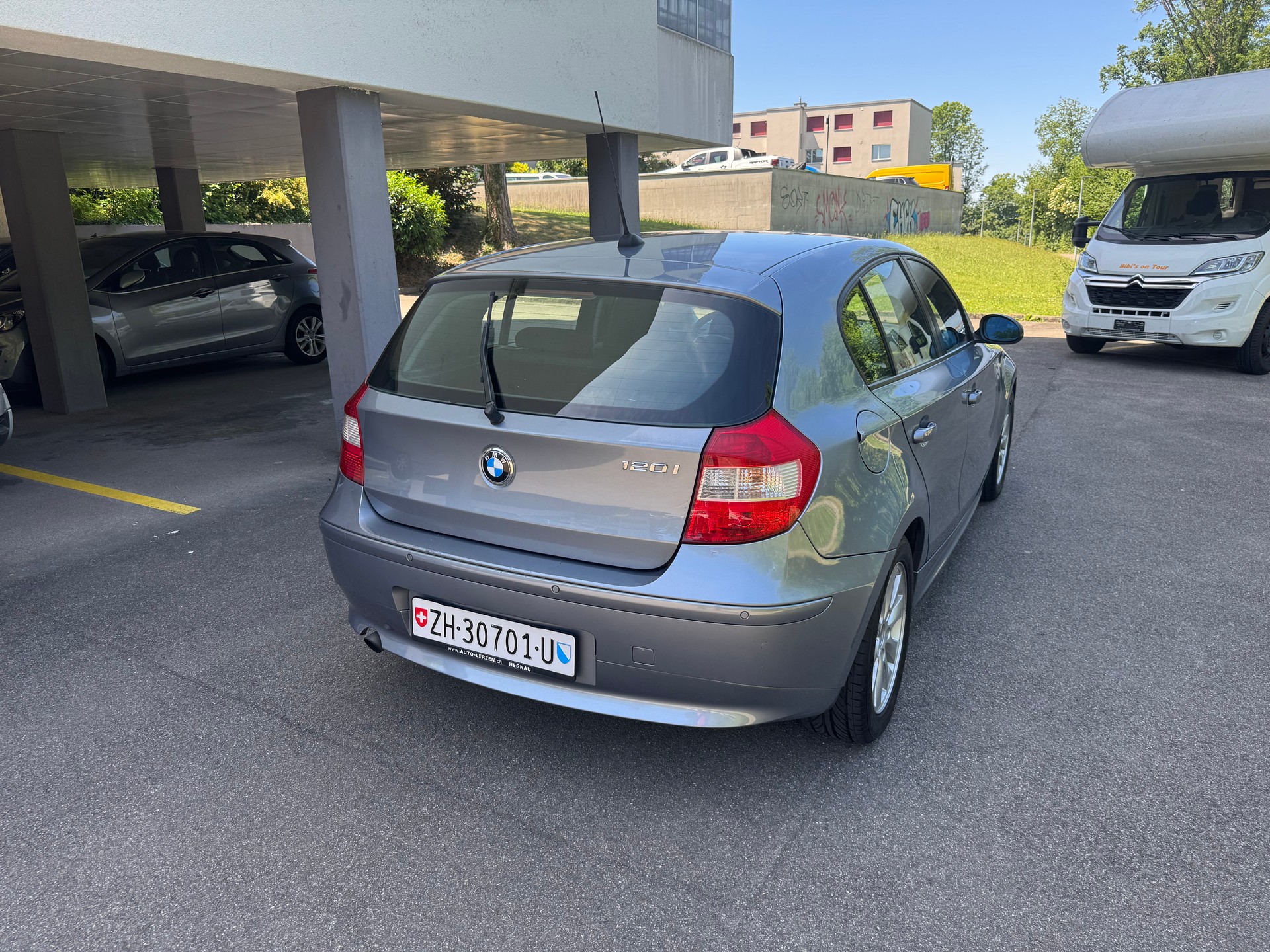 BMW 120i-image-9