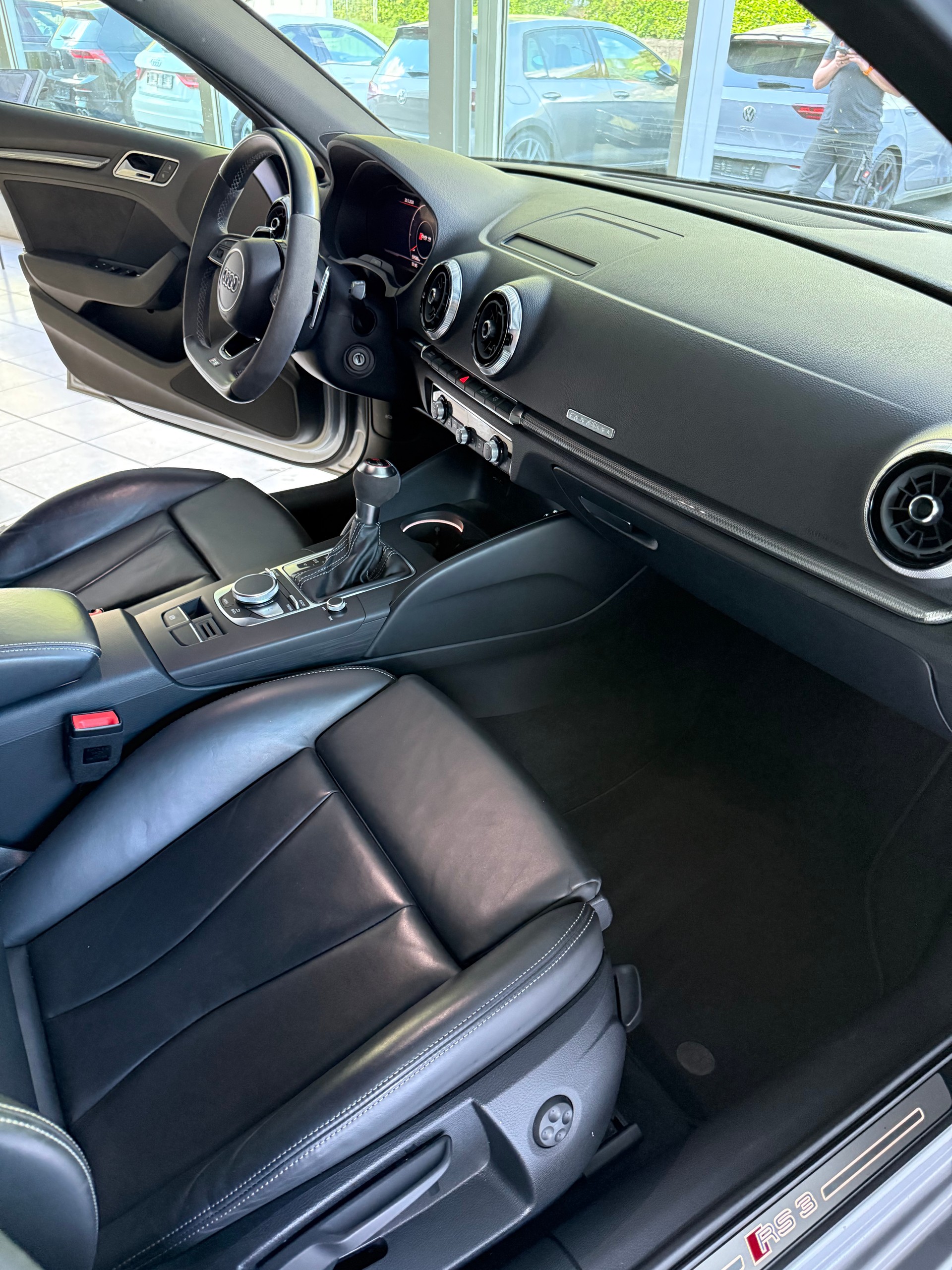 AUDI RS3 Sportback 2.5 TSI quattro S-tronic-image-10