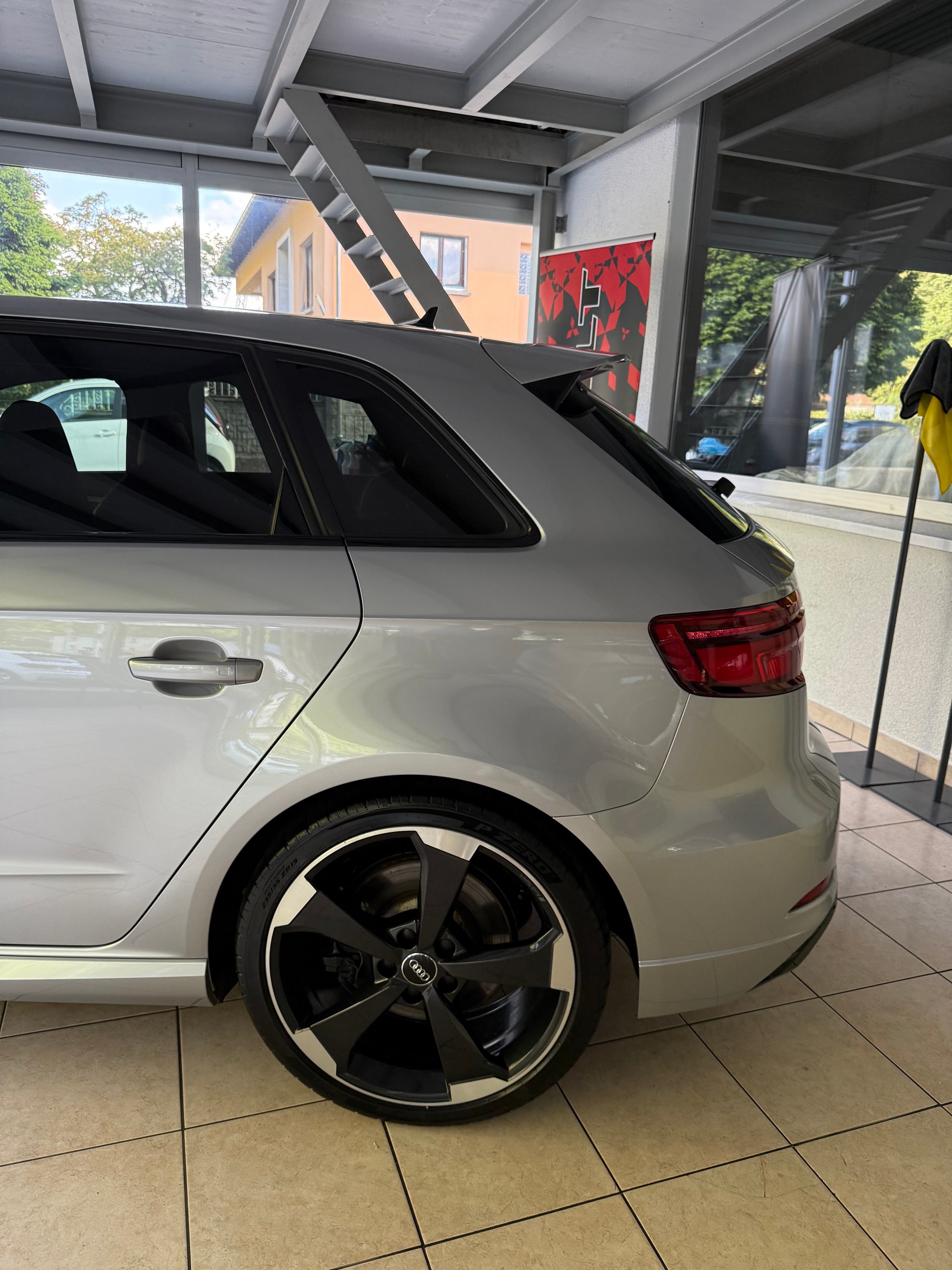 AUDI RS3 Sportback 2.5 TSI quattro S-tronic-image-3