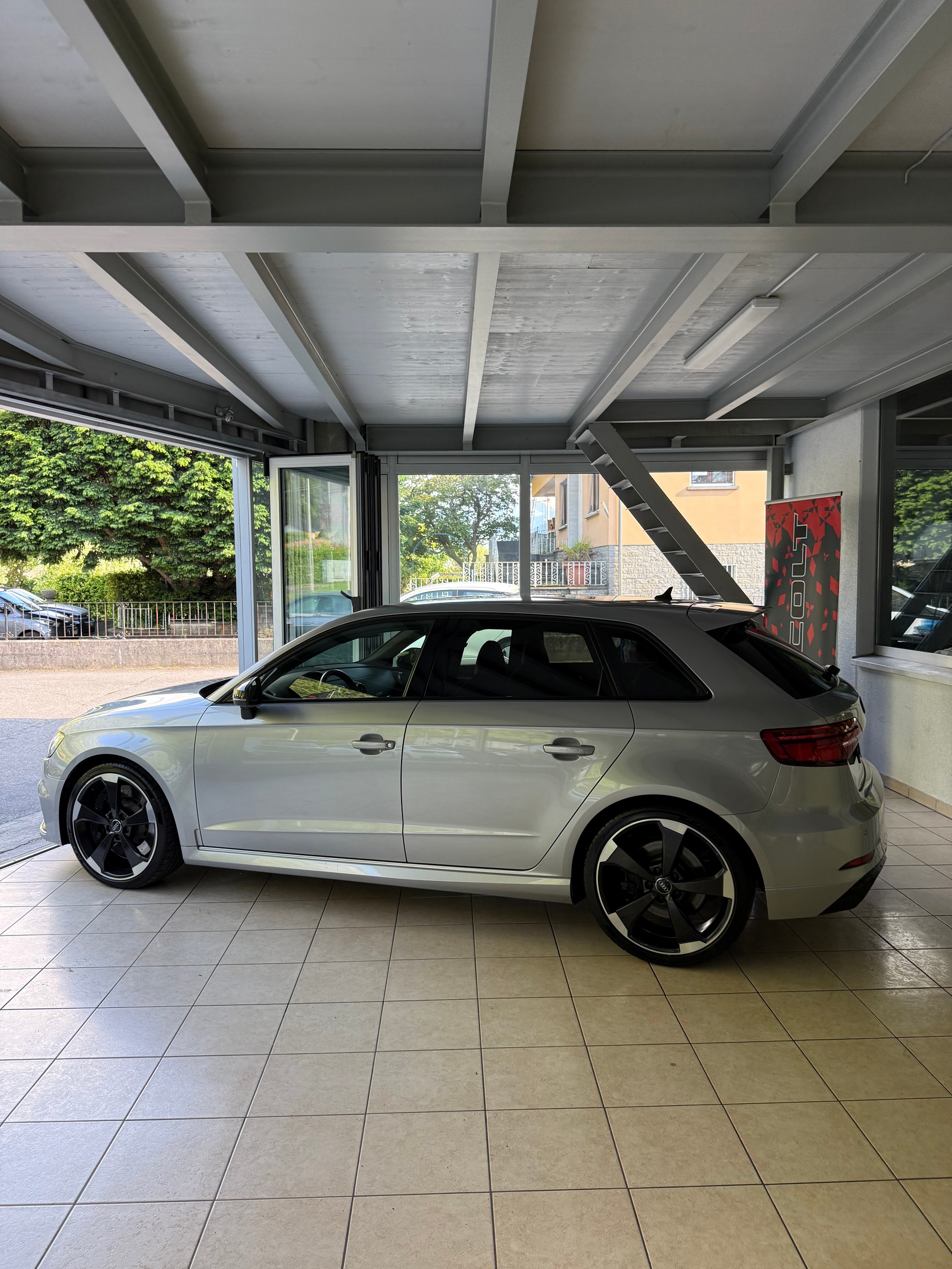 AUDI RS3 Sportback 2.5 TSI quattro S-tronic-image-2