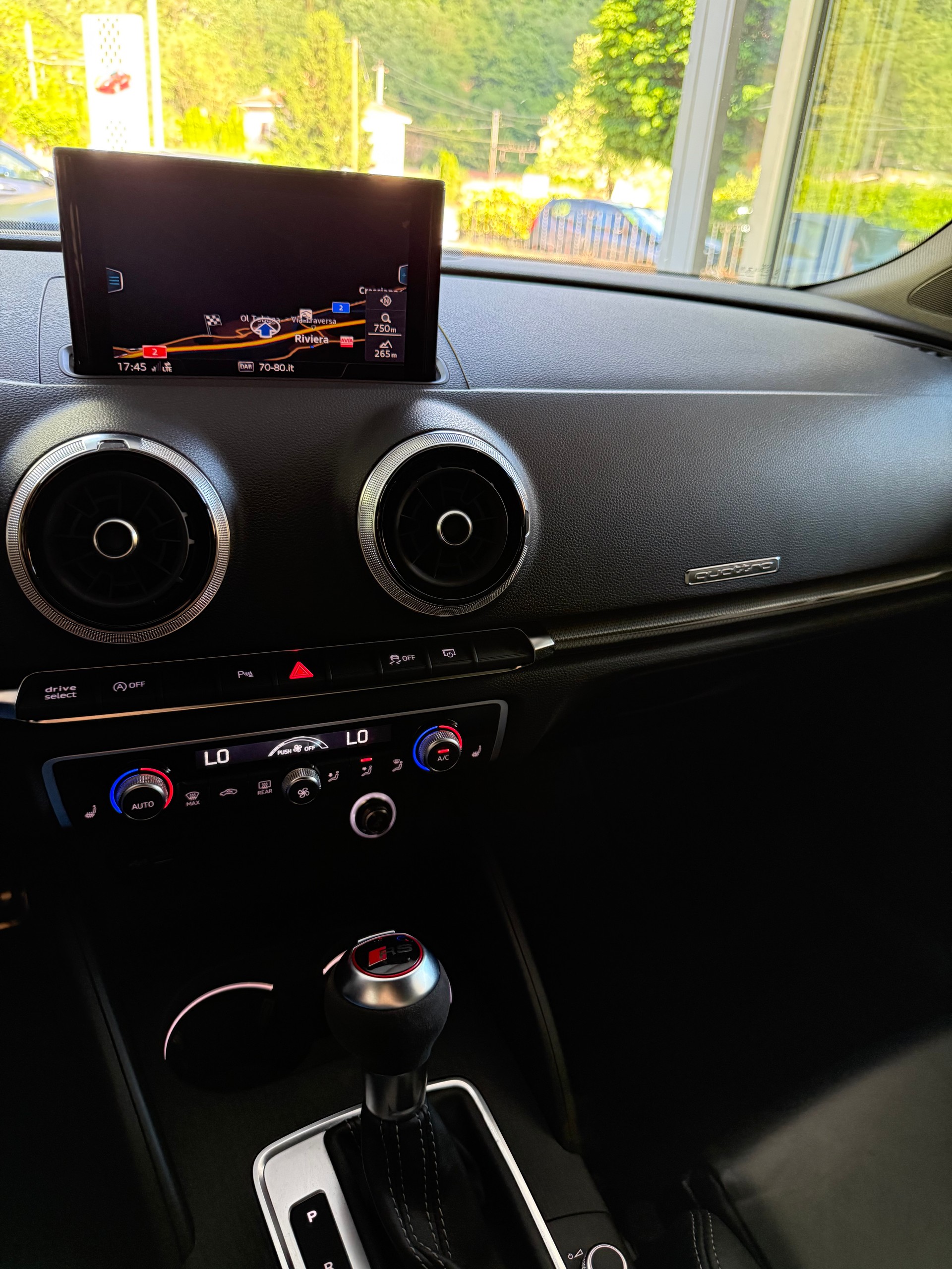 AUDI RS3 Sportback 2.5 TSI quattro S-tronic-image-11
