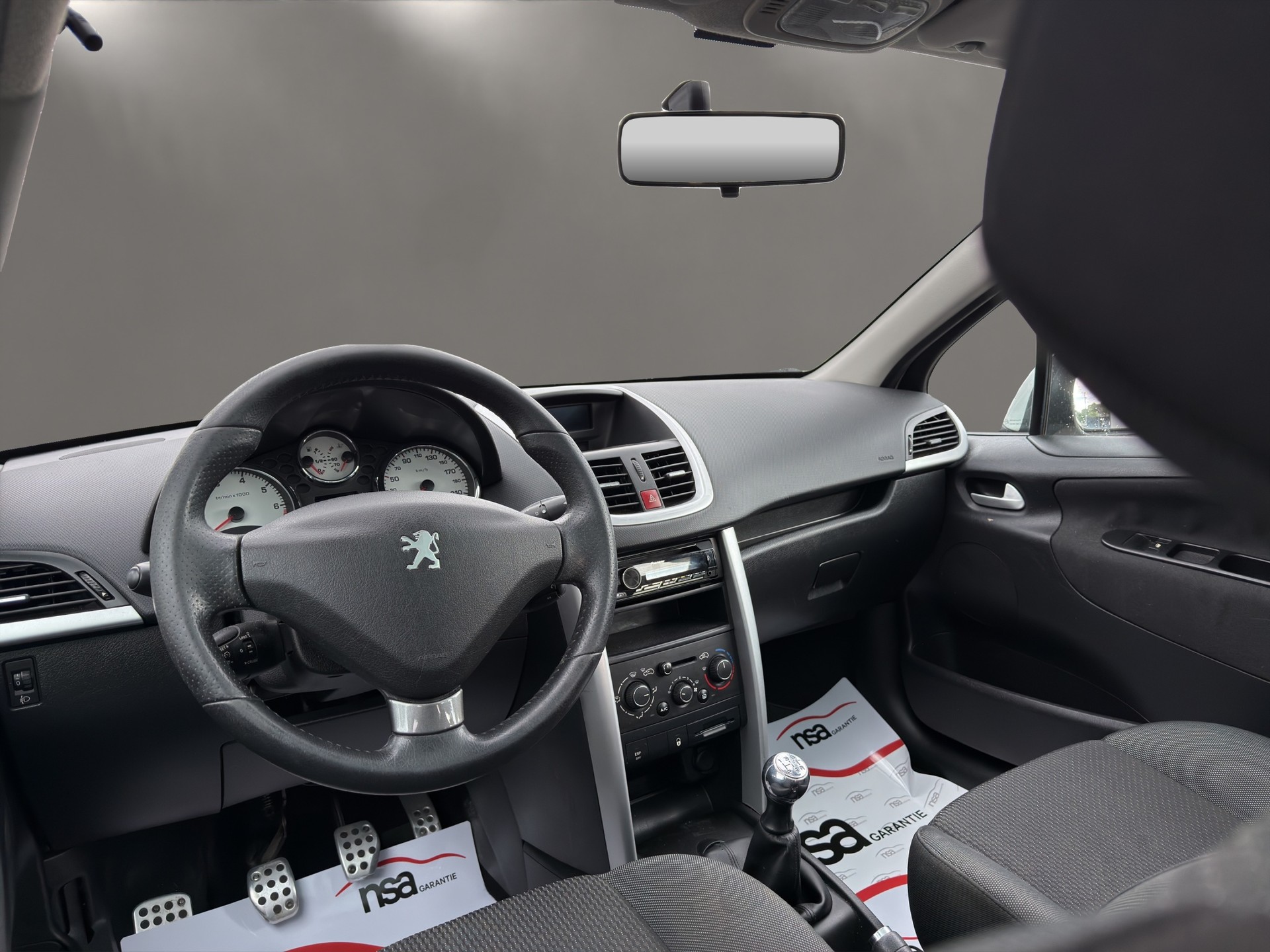 PEUGEOT 207 1.4 16V Swiss Edition-image-9