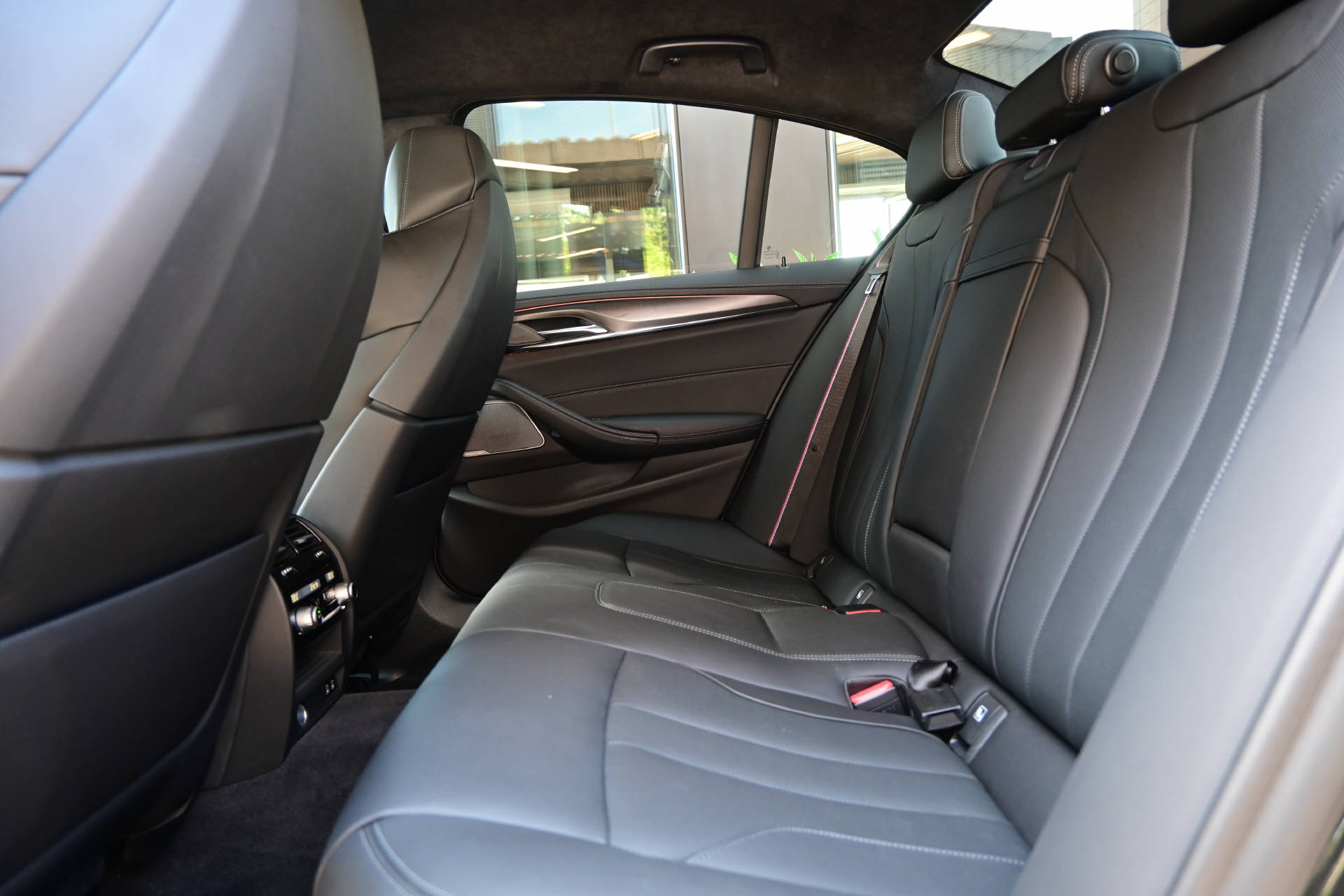 BMW M5 Competition xDrive *Carbon*CH-Auto*Harman/kardon*-image-25