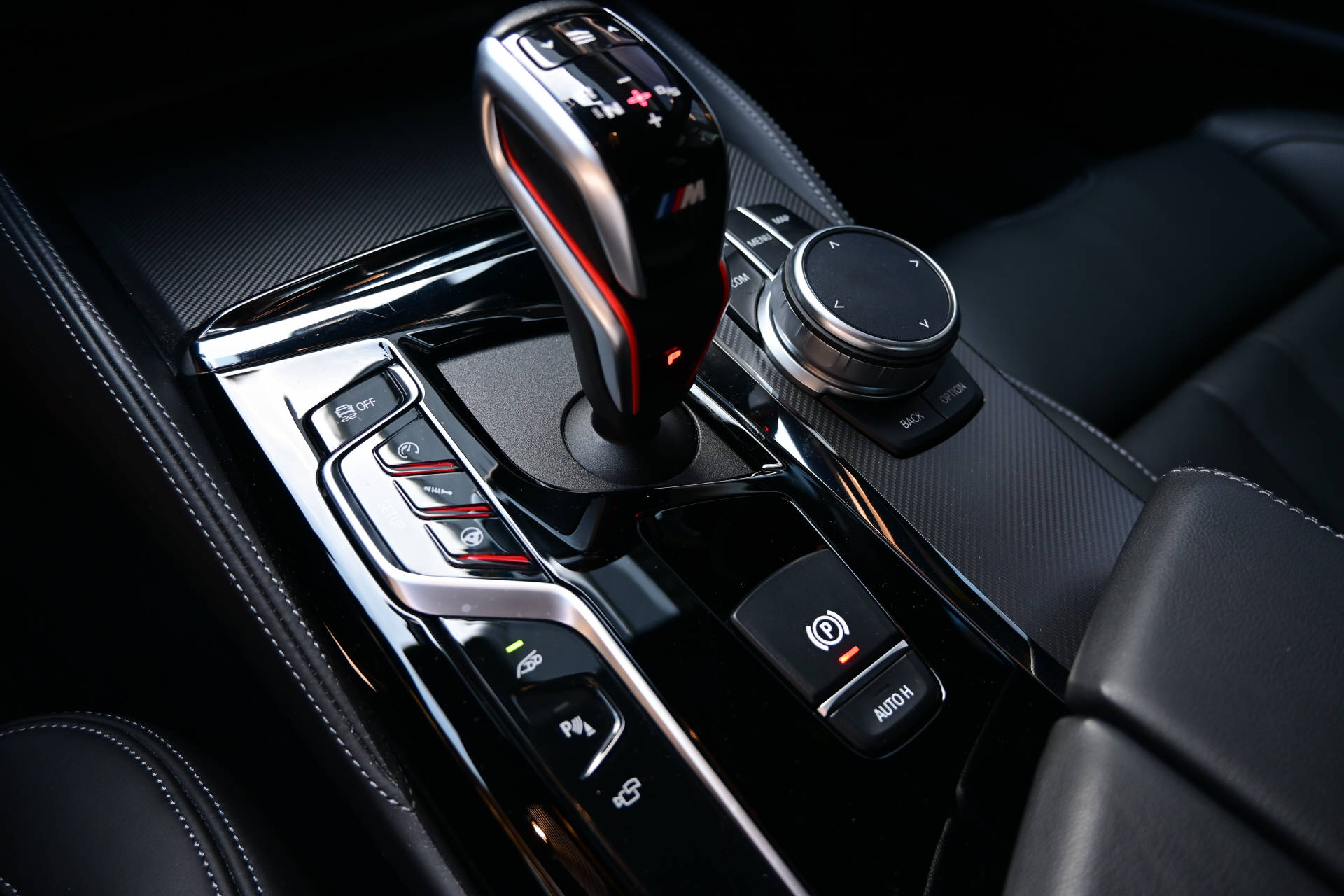 BMW M5 Competition xDrive *Carbon*CH-Auto*Harman/kardon*-image-15