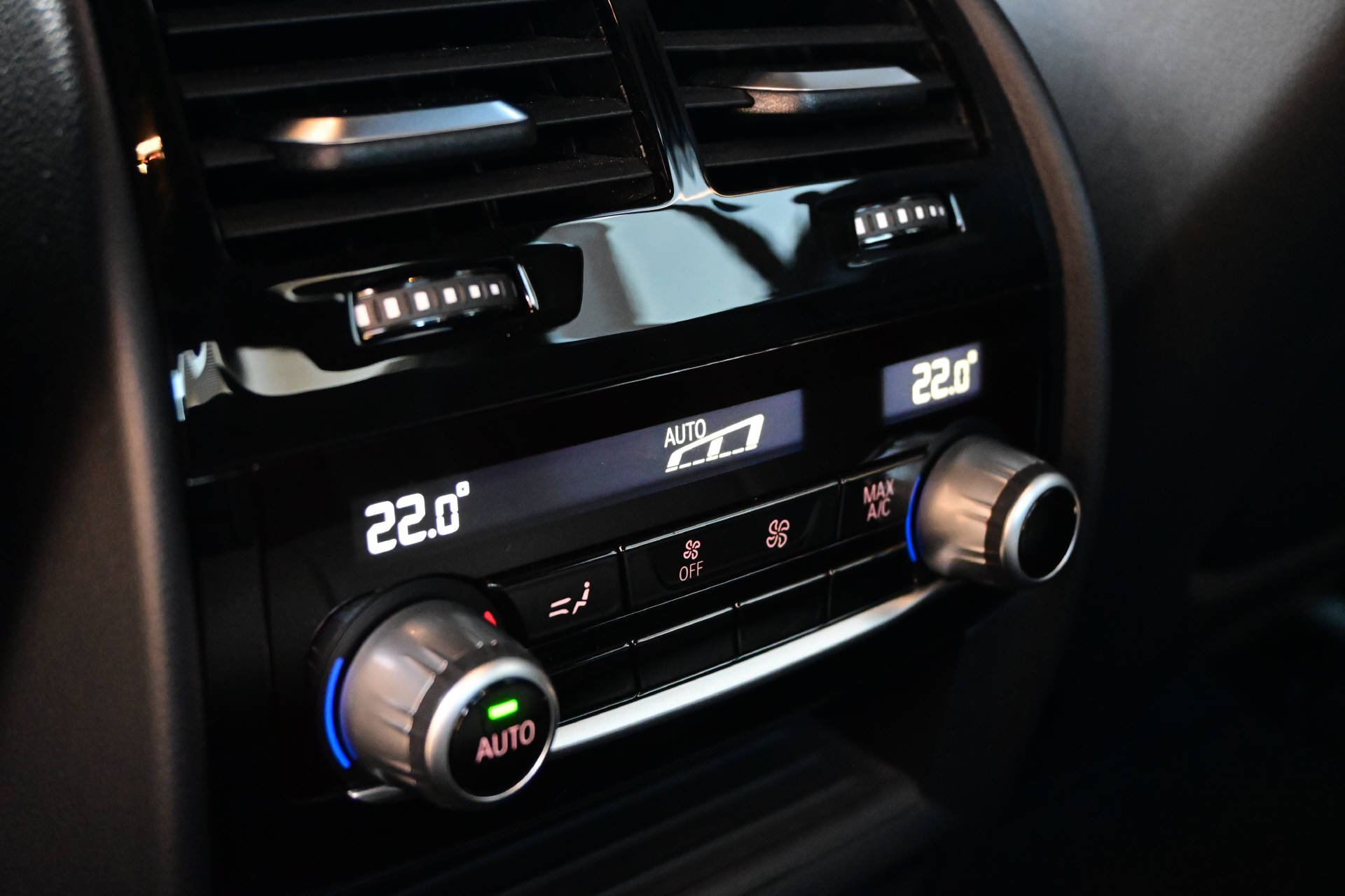BMW M5 Competition xDrive *Carbon*CH-Auto*Harman/kardon*-image-24