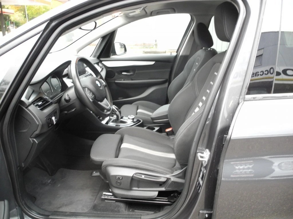 BMW 216d Active Tourer DKG ** Aus erster Hand ** Grosses DVD-Navigation ** Xenon-Led ** PDC **-image-10