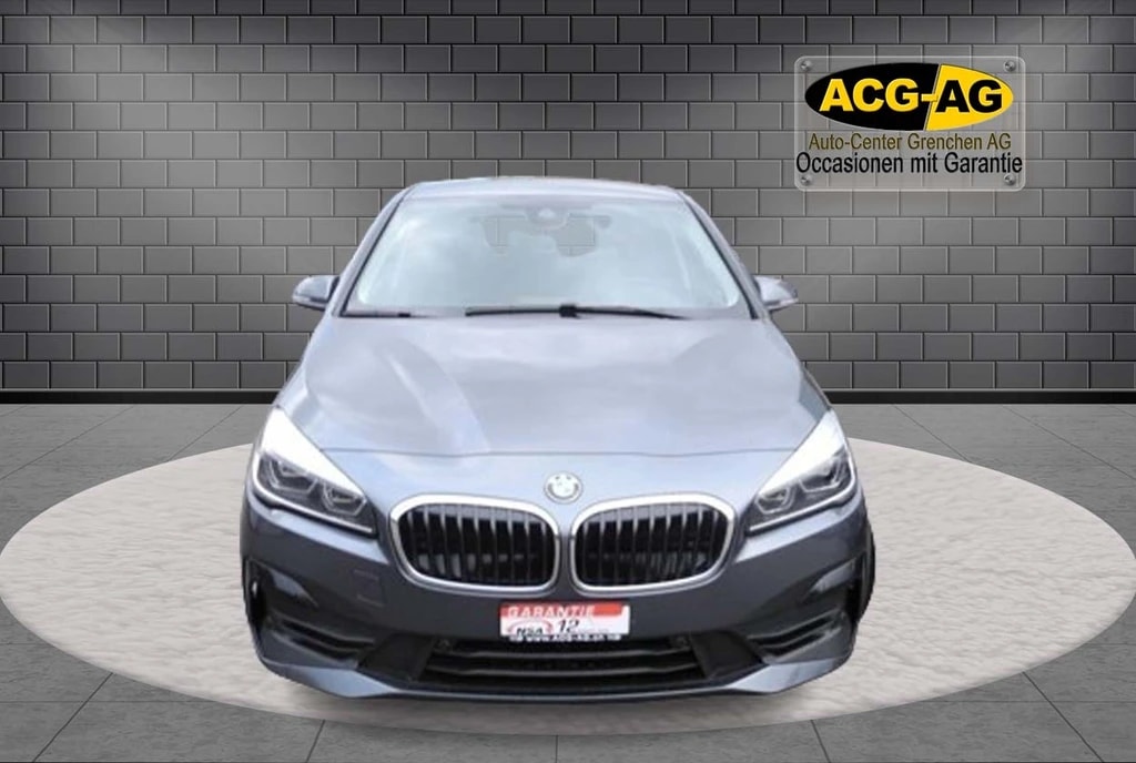 BMW 216d Active Tourer DKG ** Aus erster Hand ** Grosses DVD-Navigation ** Xenon-Led ** PDC **-showroom-element-1