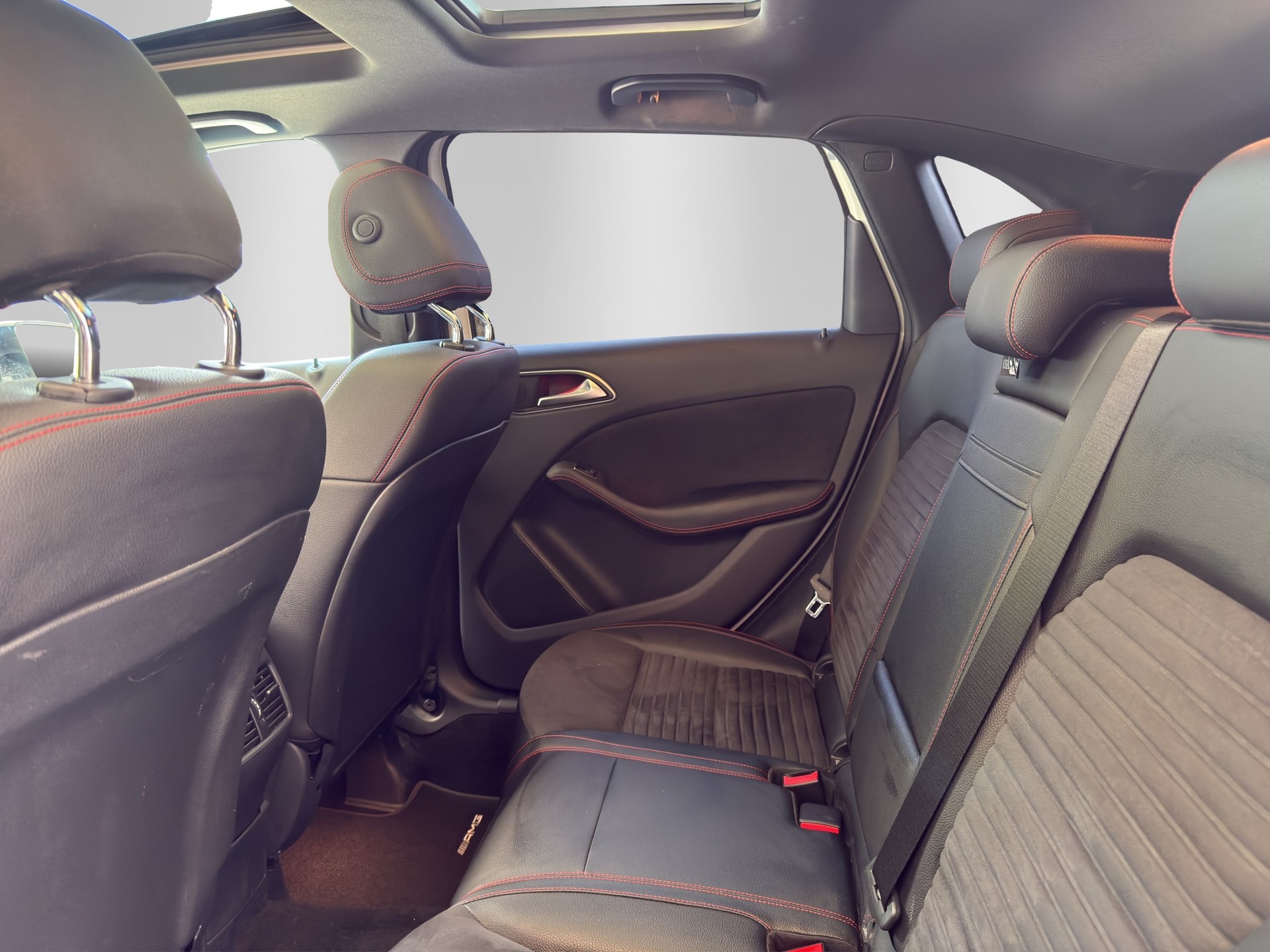 MERCEDES-BENZ B 250 AMG Line 4Matic 7G-DCT-image-14