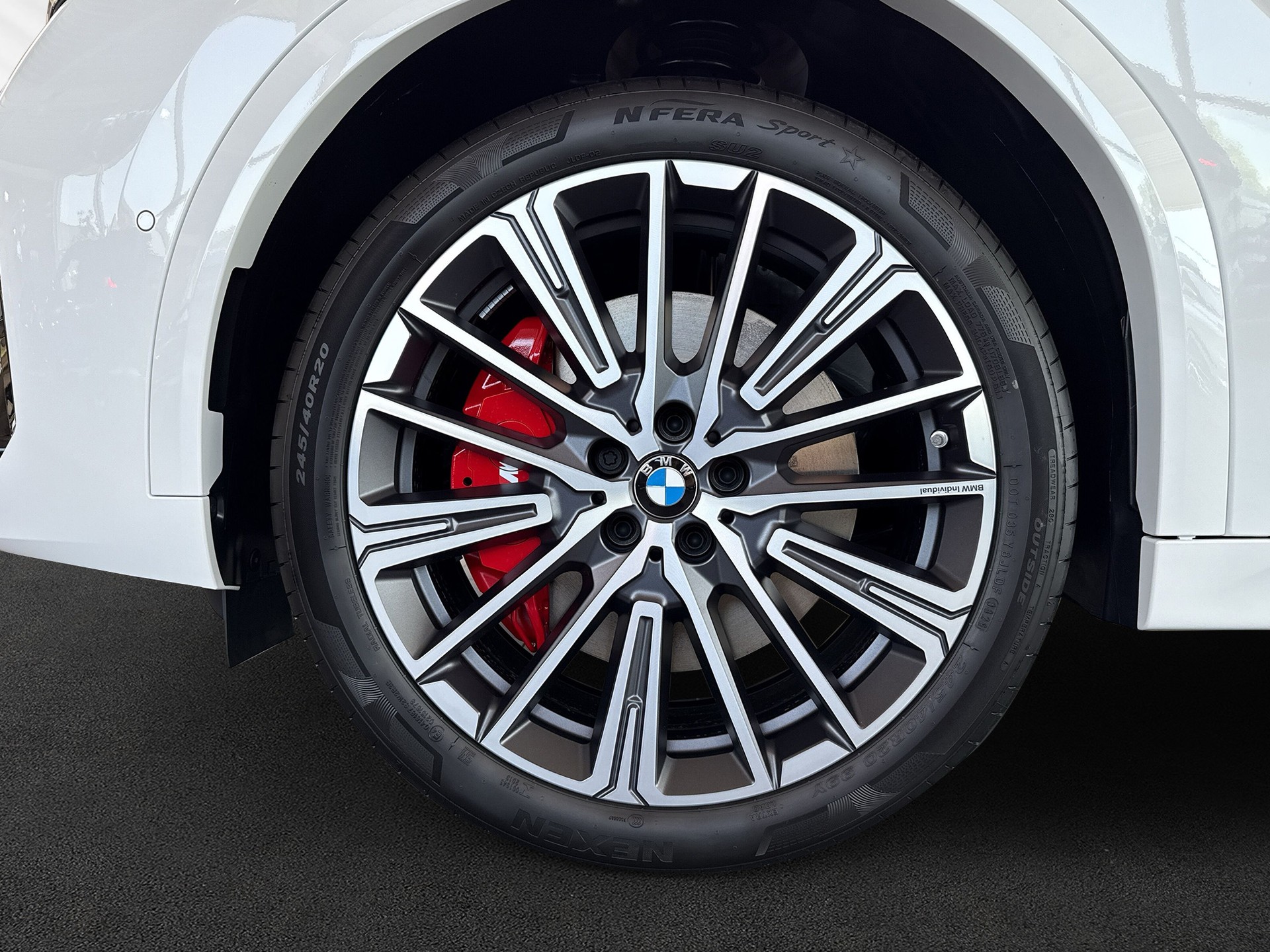 BMW iX2 xDrive 30 M Sport Pro-image-8
