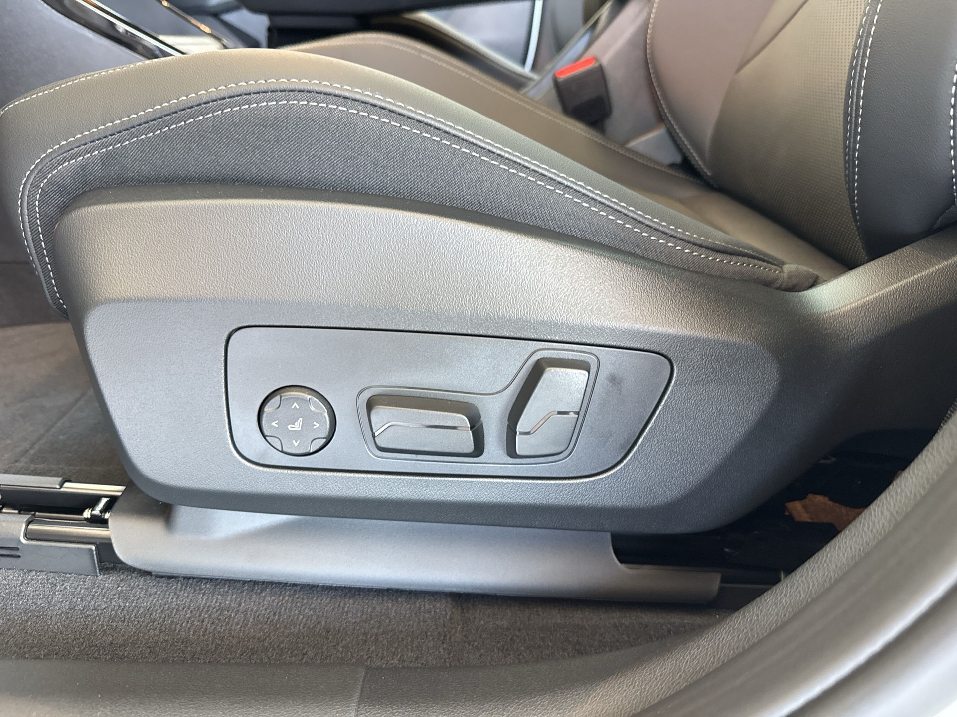 BMW iX2 xDrive 30 M Sport Pro-image-18