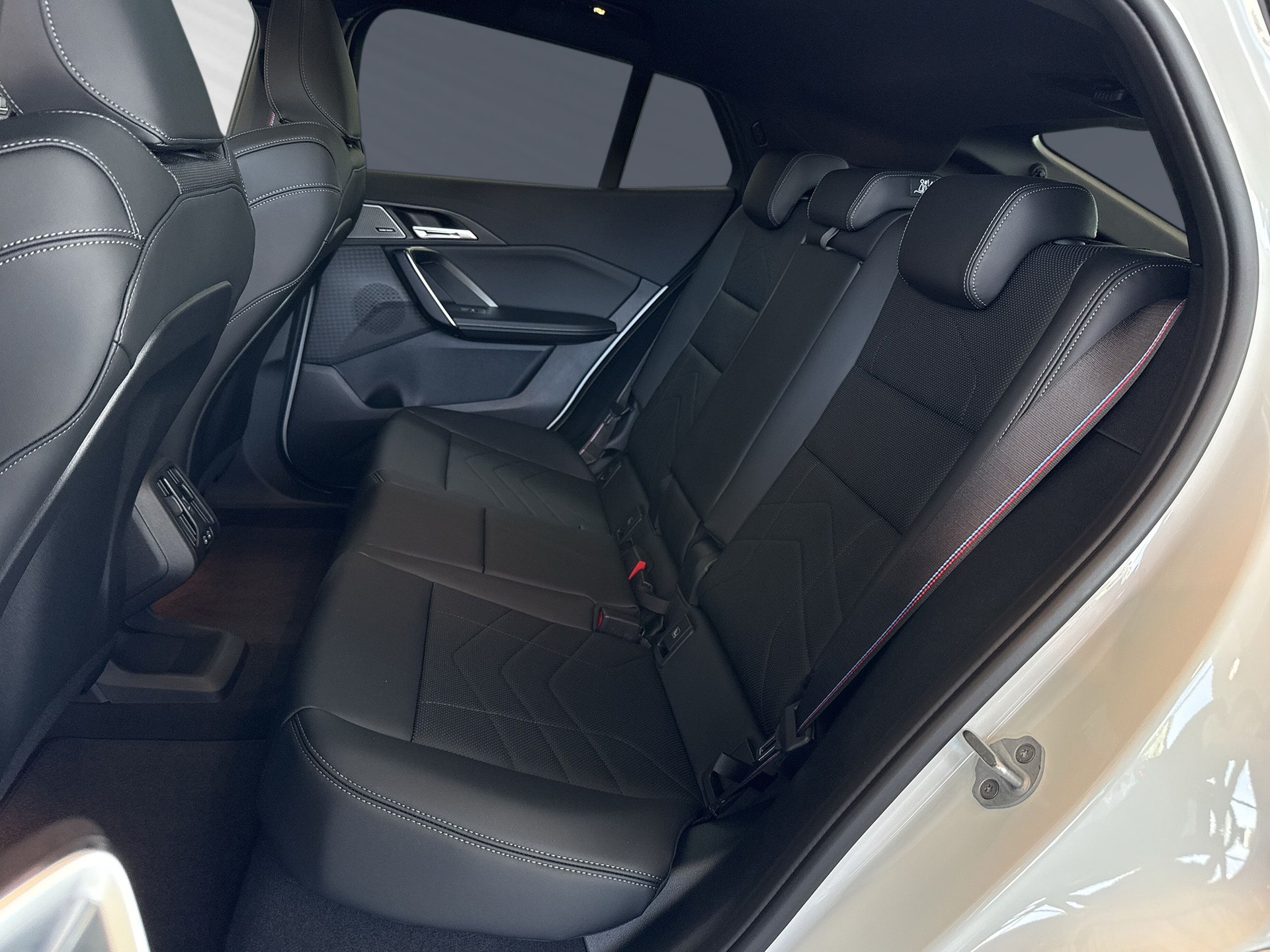 BMW iX2 xDrive 30 M Sport Pro-image-6
