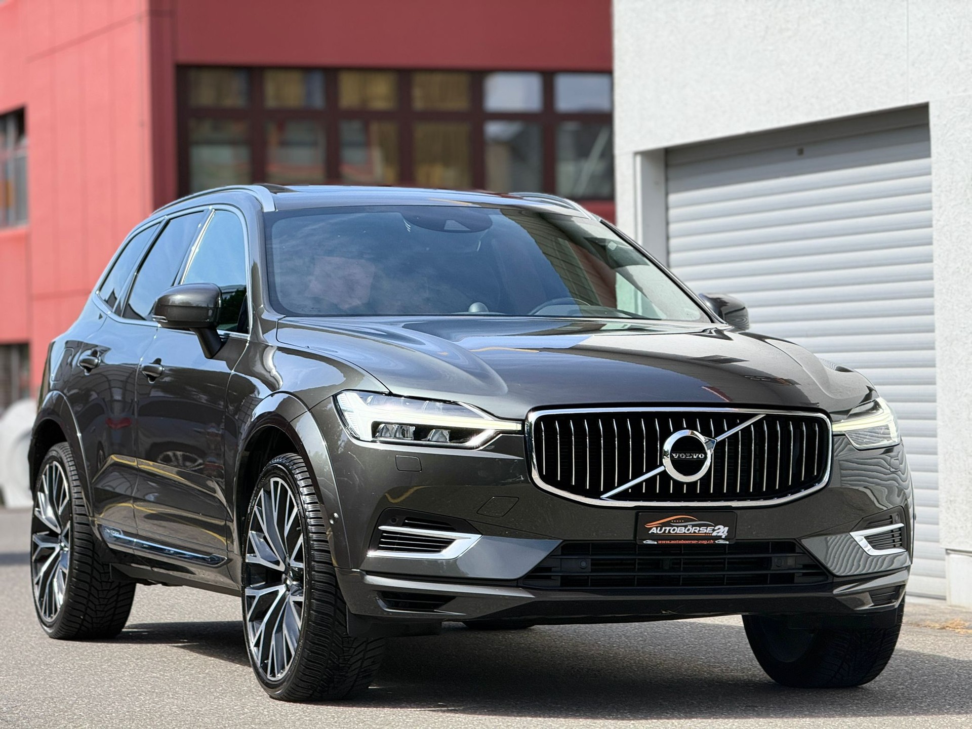 VOLVO XC60 2.0 T8 TE Inscription eAWD-showroom-element-1