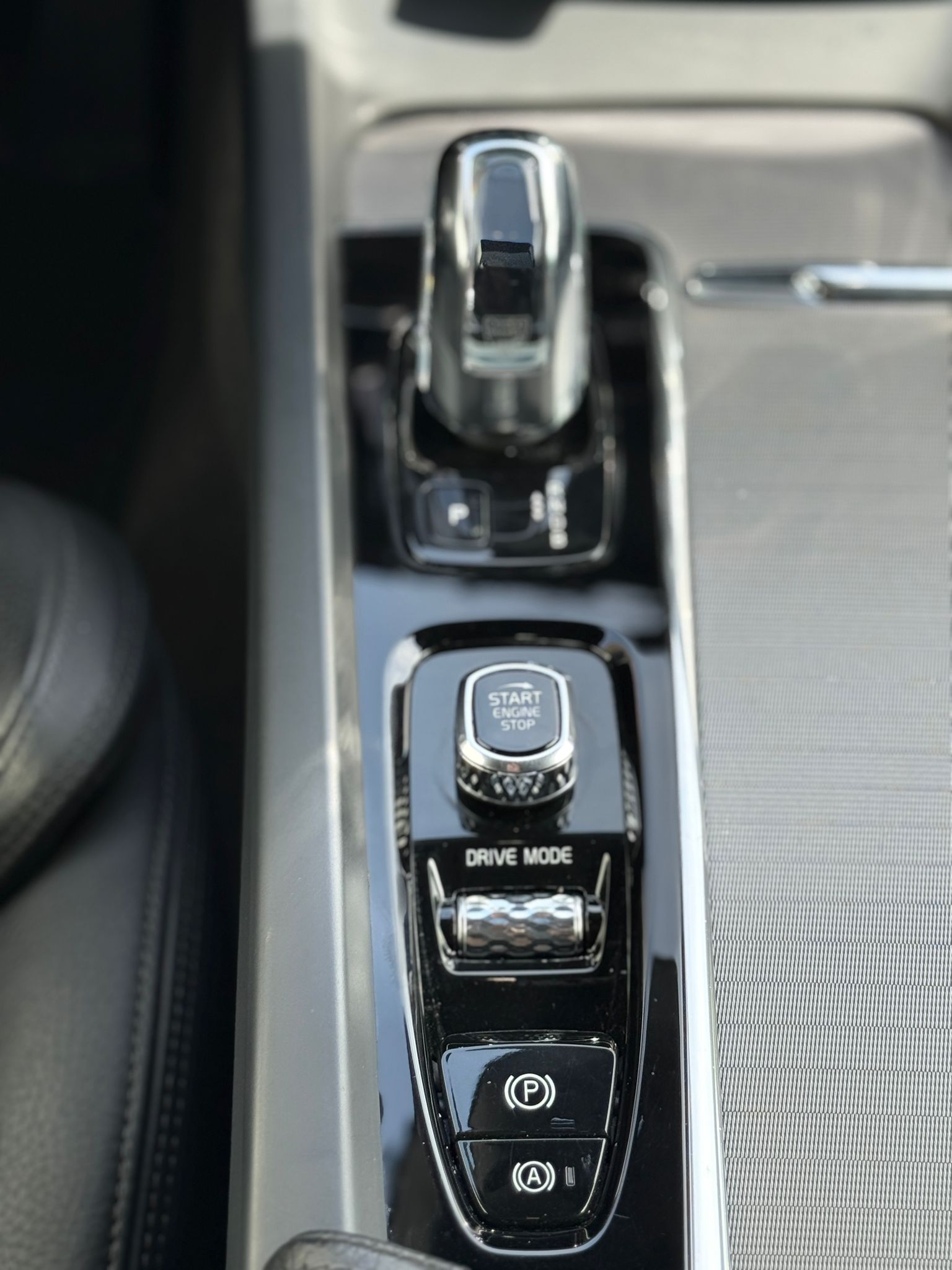 VOLVO XC60 2.0 T8 TE Inscription eAWD-image-17