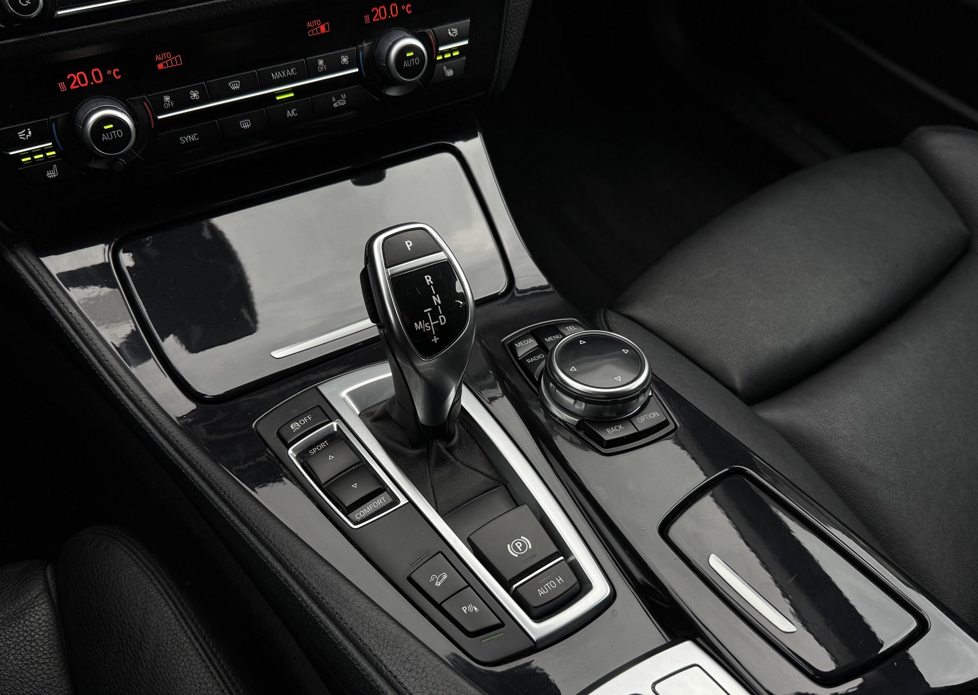 BMW 528i xDrive Steptronic-image-16