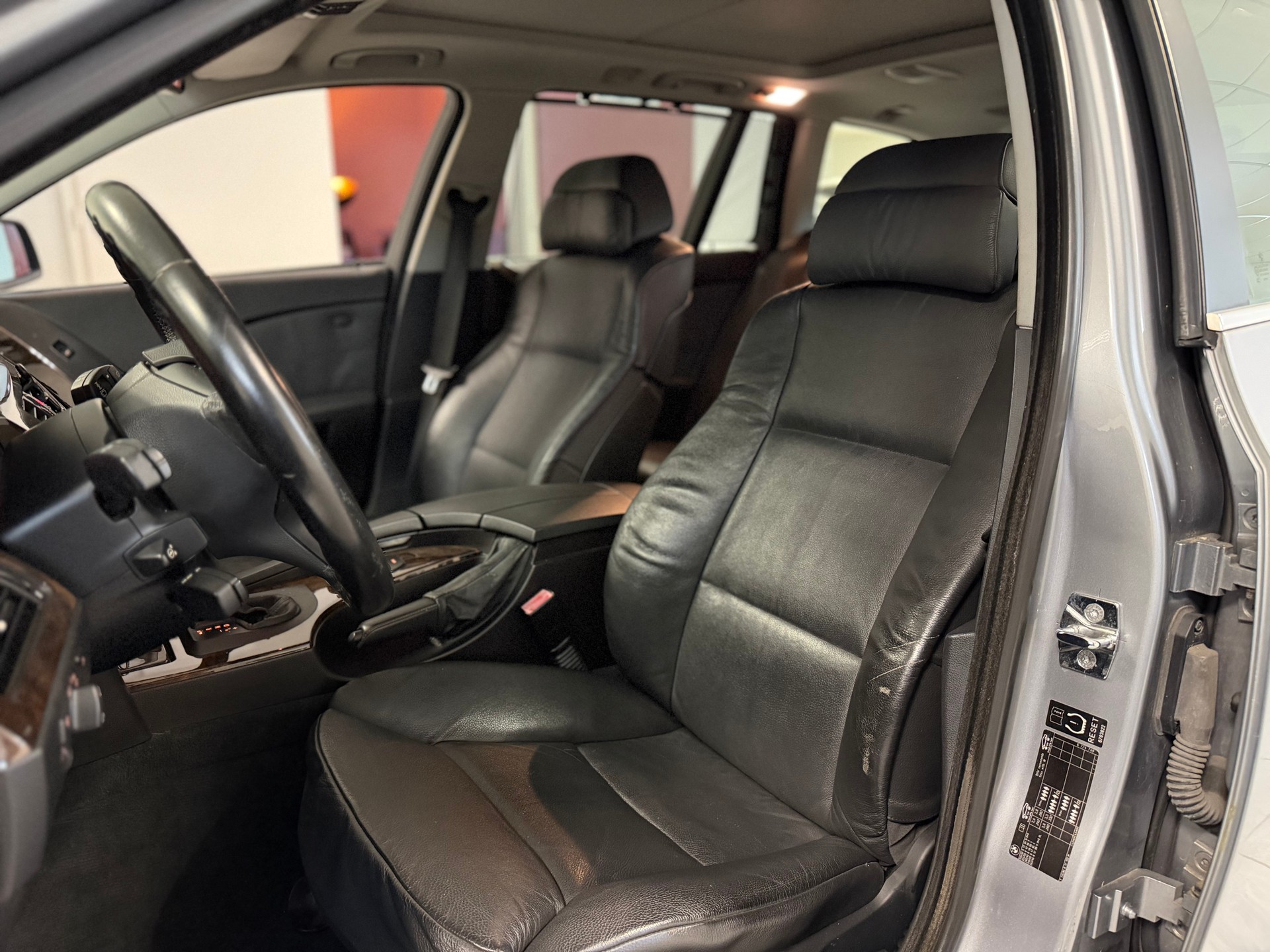 BMW 530xi Touring-image-15