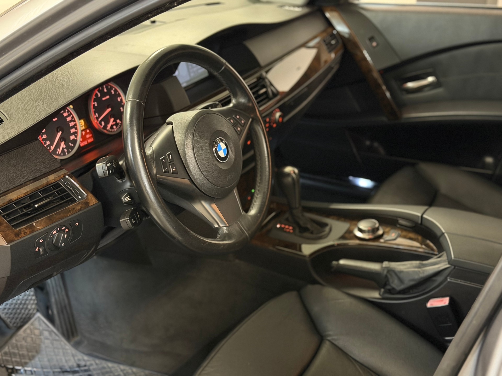 BMW 530xi Touring-image-8