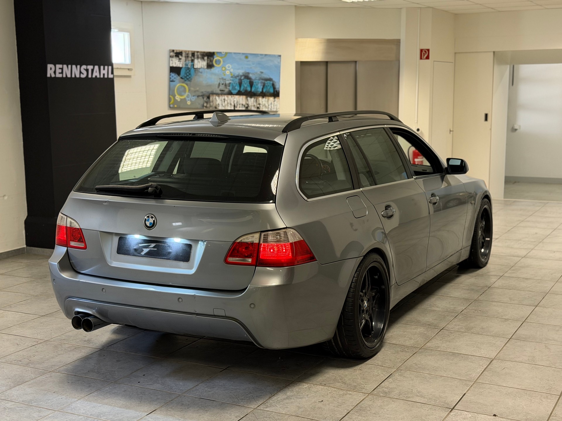 BMW 530xi Touring-image-10