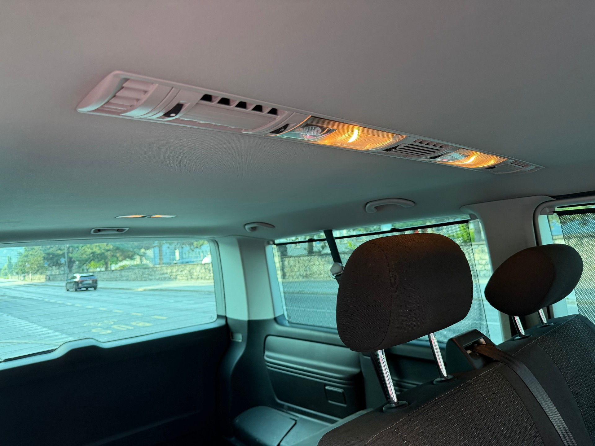 VW T6 Caravelle 2.0 B-TDI Comfortline DSG LWB-image-16
