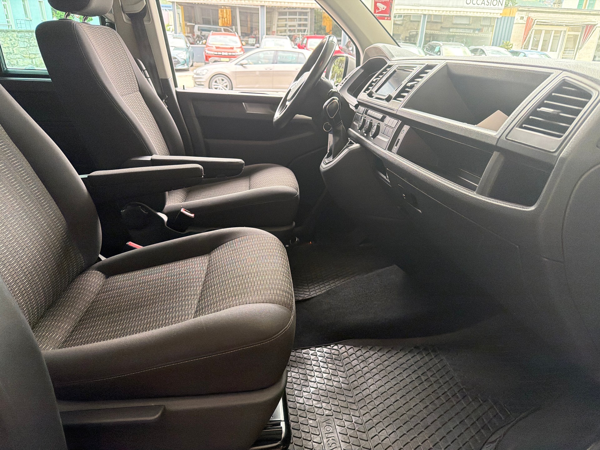 VW T6 Caravelle 2.0 B-TDI Comfortline DSG LWB-image-28