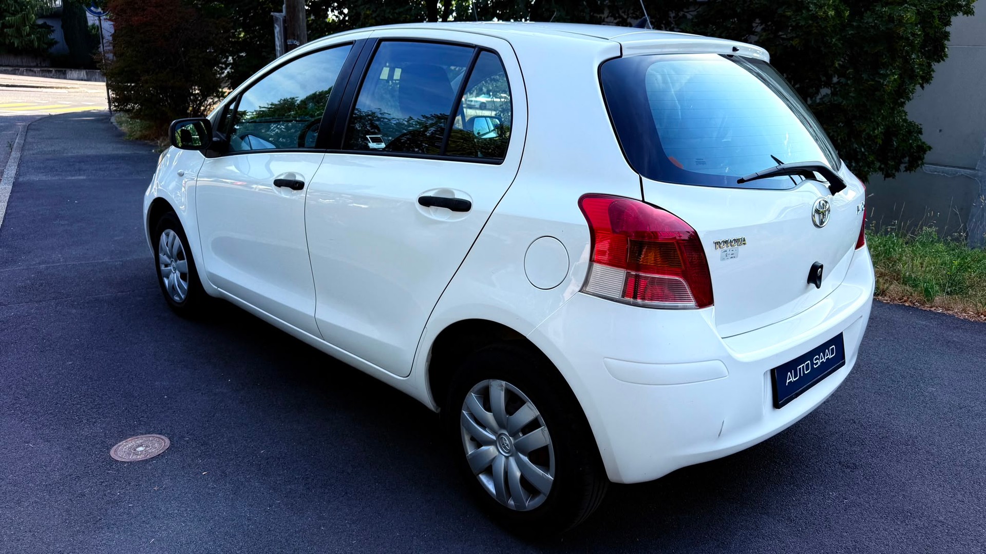 TOYOTA Yaris 1.0 Linea Terra-image-2