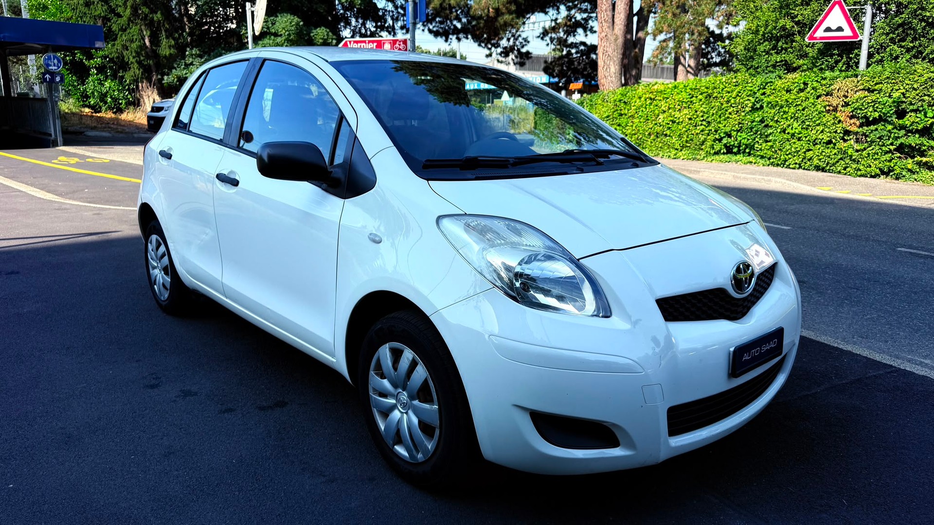 TOYOTA Yaris 1.0 Linea Terra-image-5