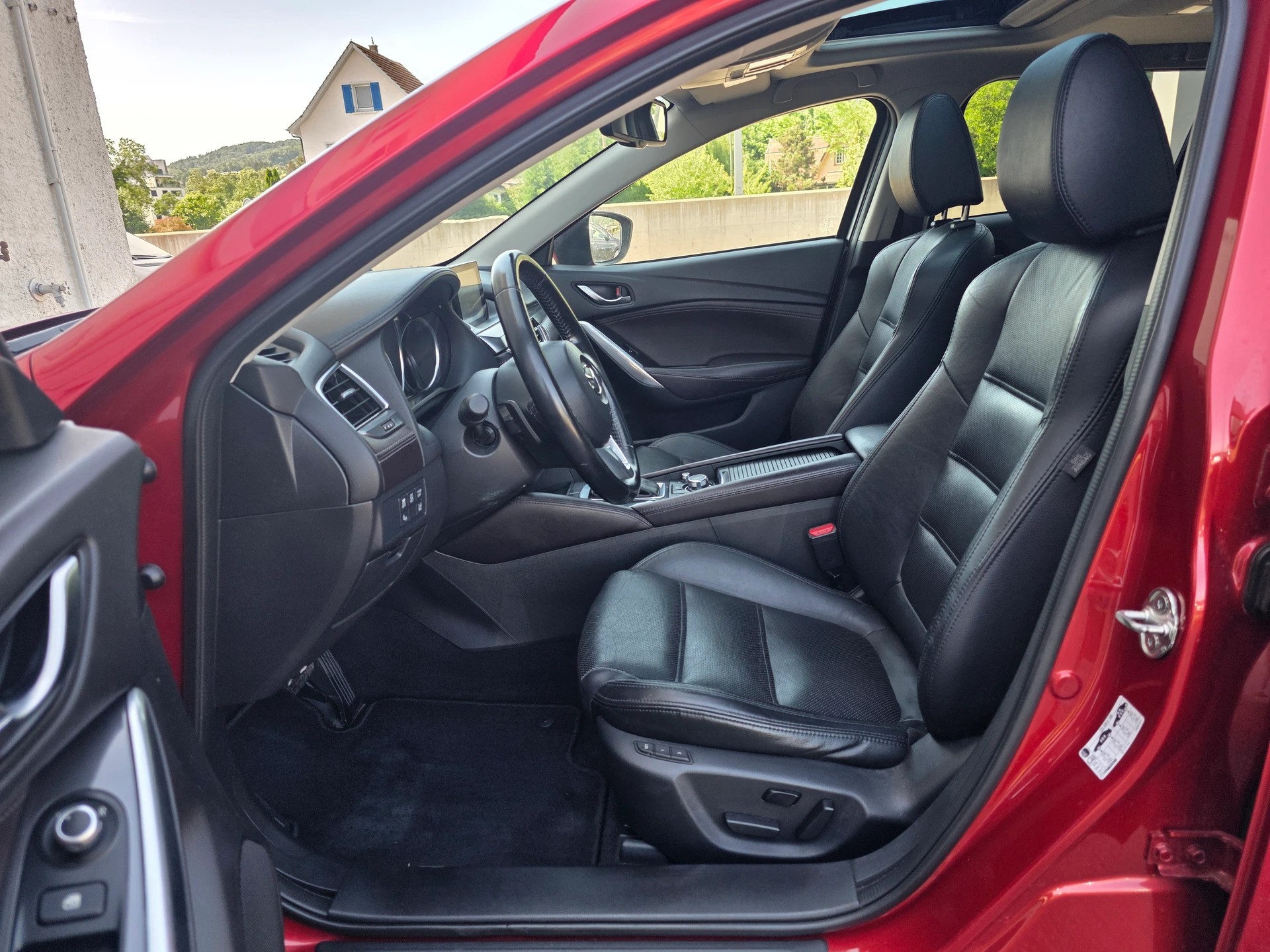 MAZDA 6 SW 2.2 D Revolution AWD Automatic Skyactive-D * CH-Fahrzeug * inkl. 1 Jahr Garantie *-image-5