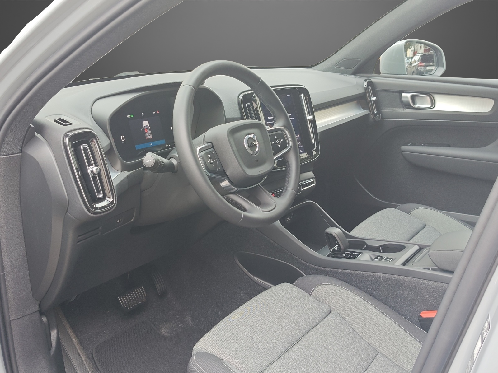 VOLVO XC40 B3 Benzin Mild Hybrid Core DCT-image-7