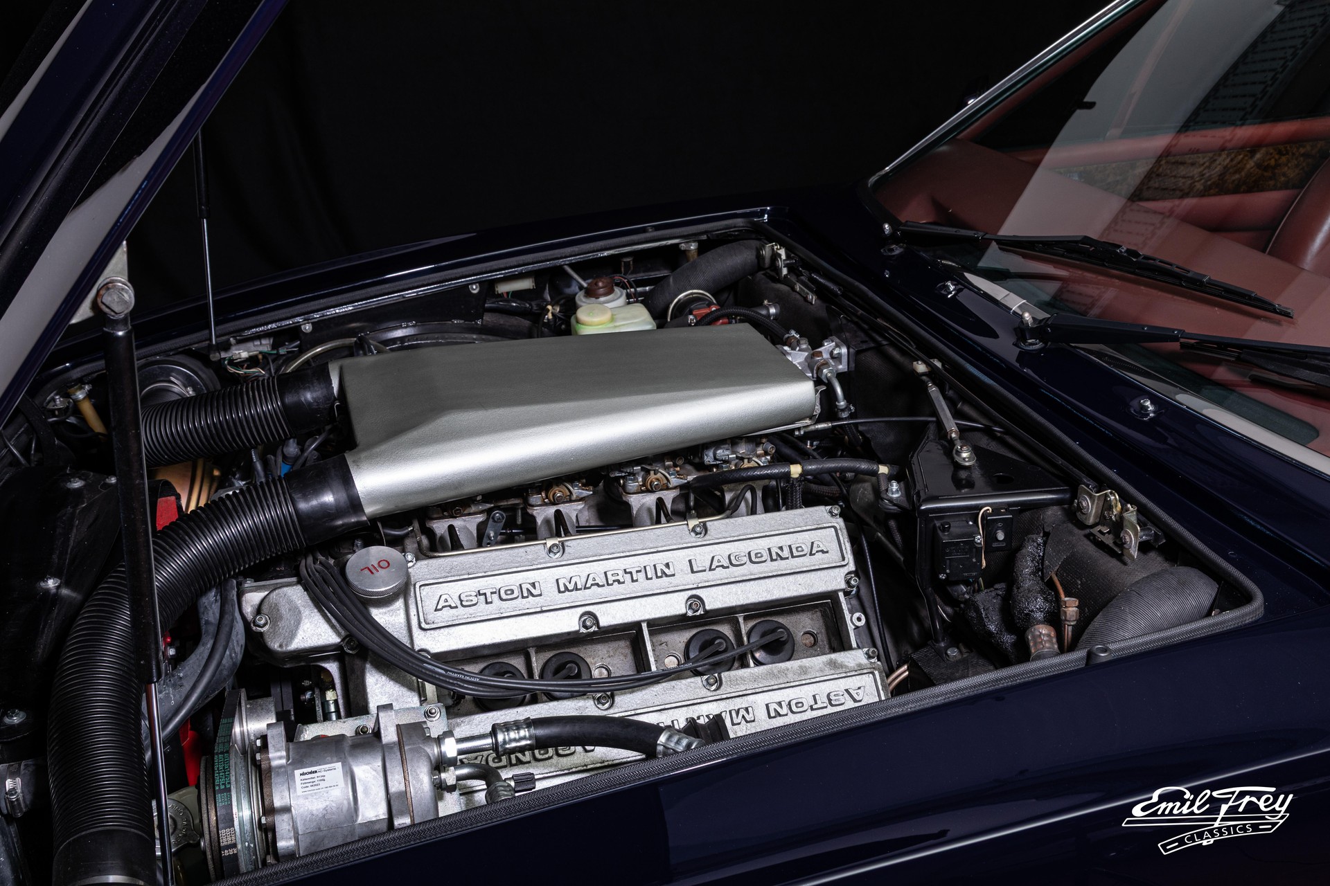 ASTON MARTIN Volante-image-6