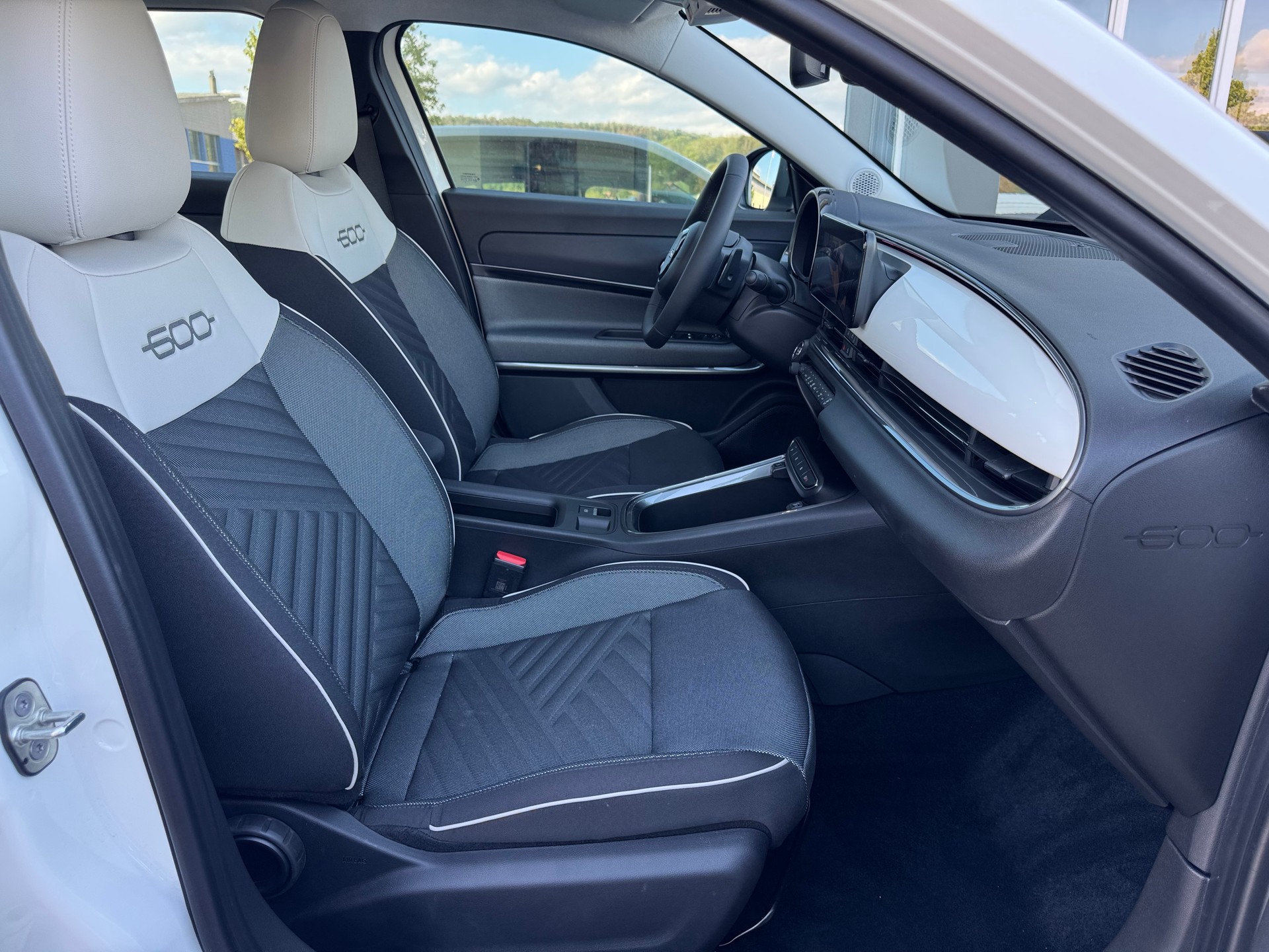 FIAT 600h MildHybrid Swiss Edition-showroom-element-3