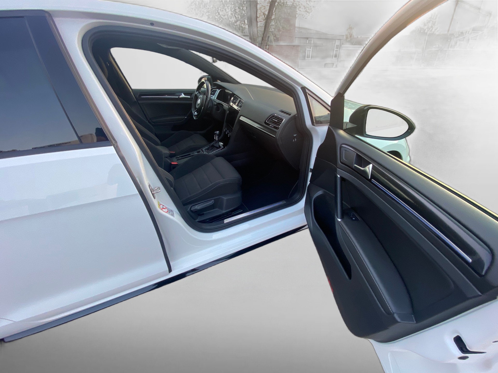 VW Golf 2.0 TSI R 4Motion-image-14