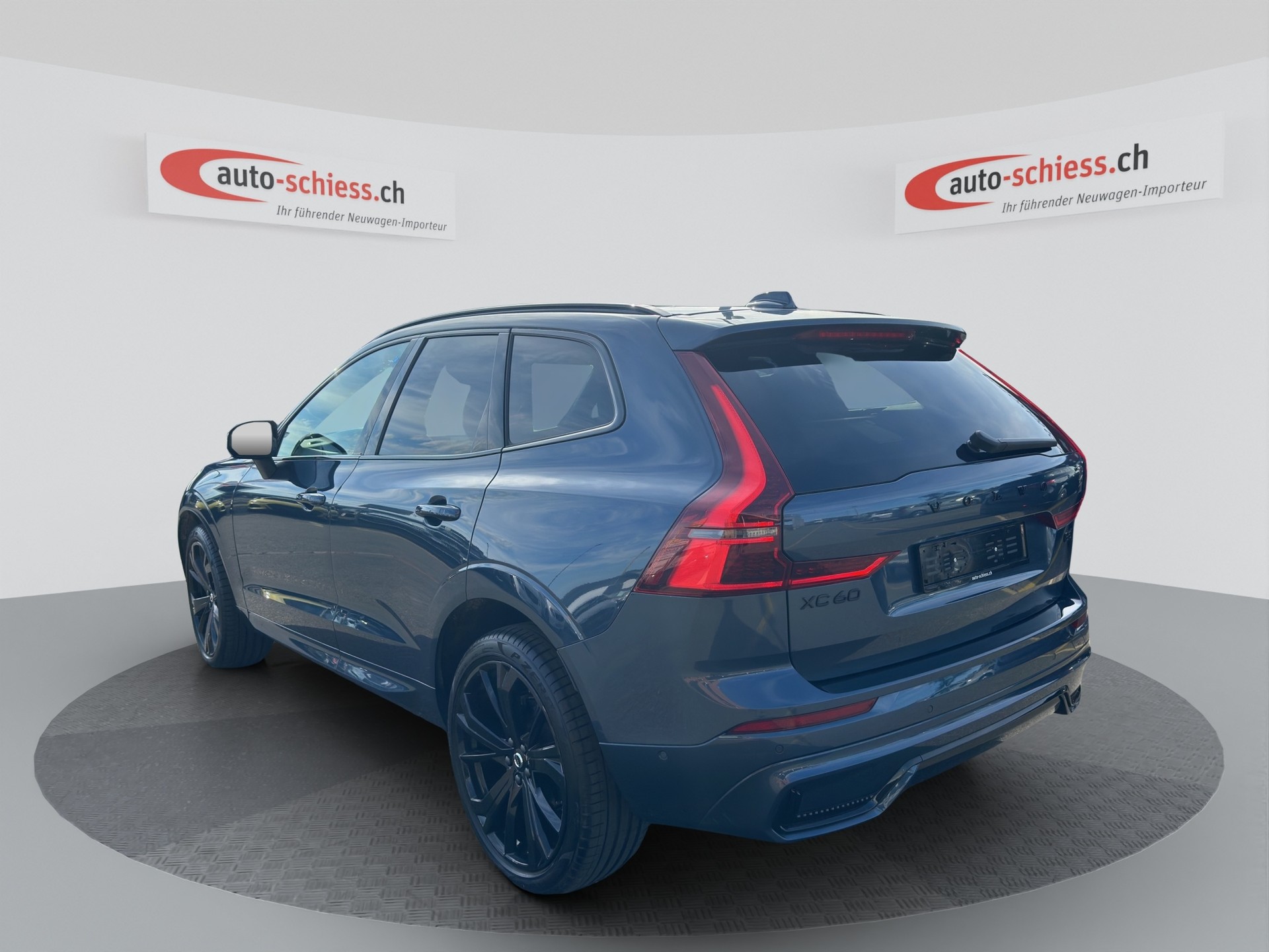 VOLVO XC60 B5 Benzin Mild Hybrid AWD Plus Black Edition-showroom-element-2