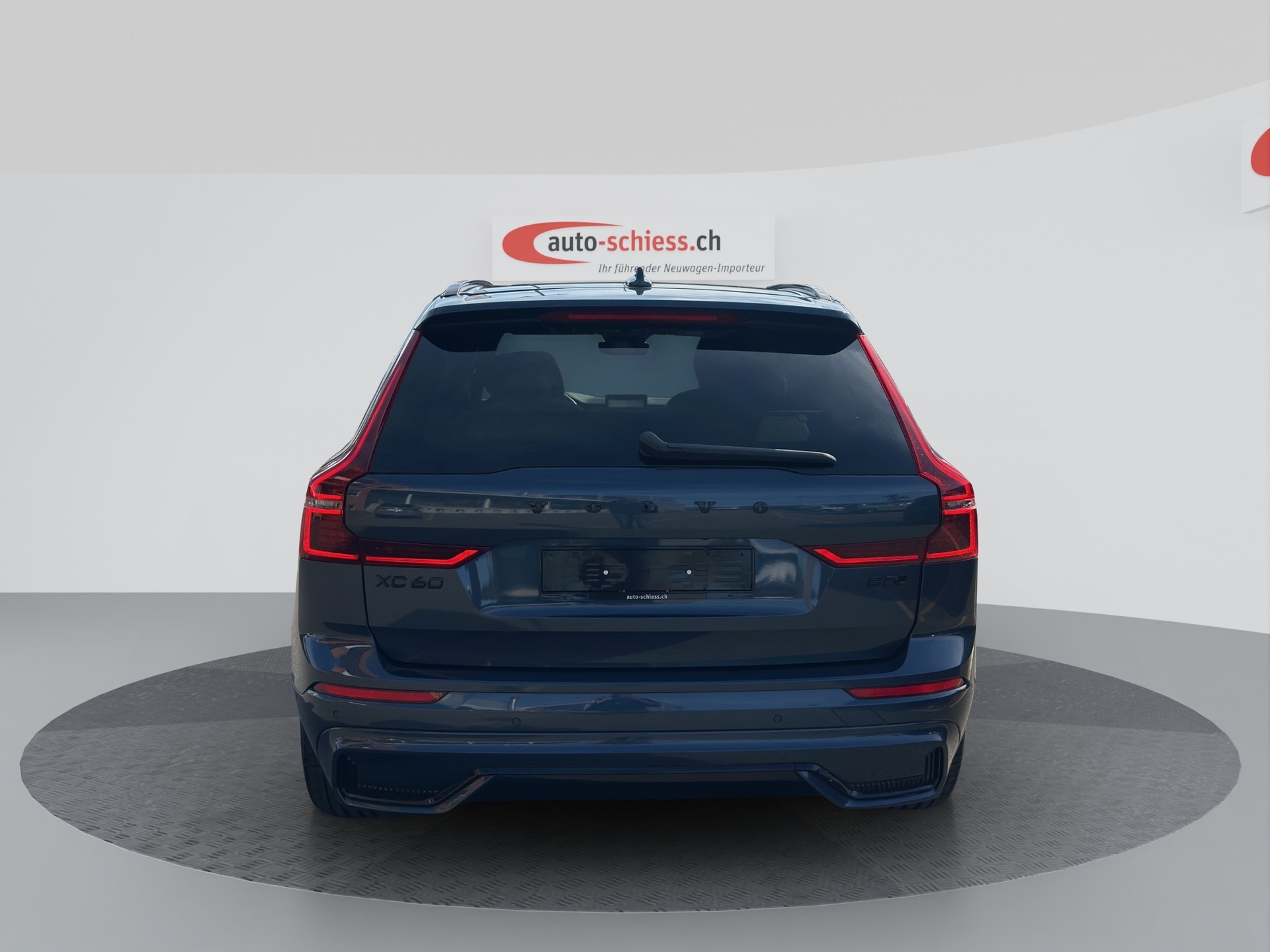 VOLVO XC60 B5 Benzin Mild Hybrid AWD Plus Black Edition-showroom-element-1